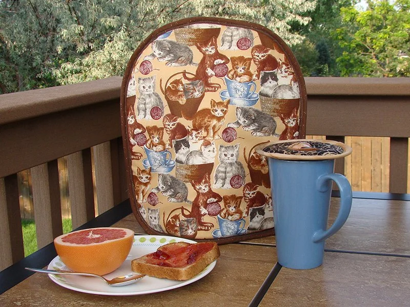 Kozee Kats in Kups deck breakfastl 800x600.jpg