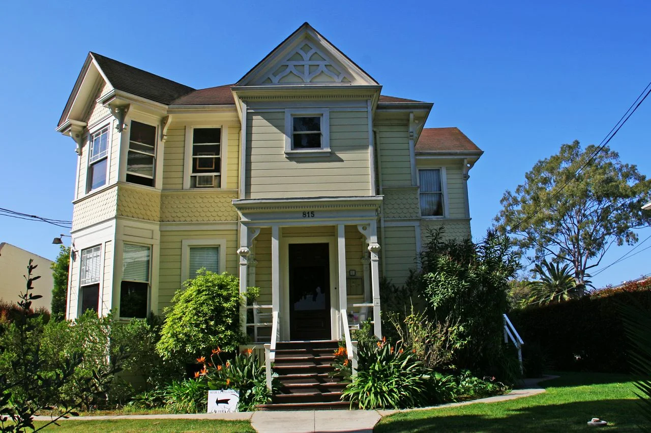 815 De La Vina Street