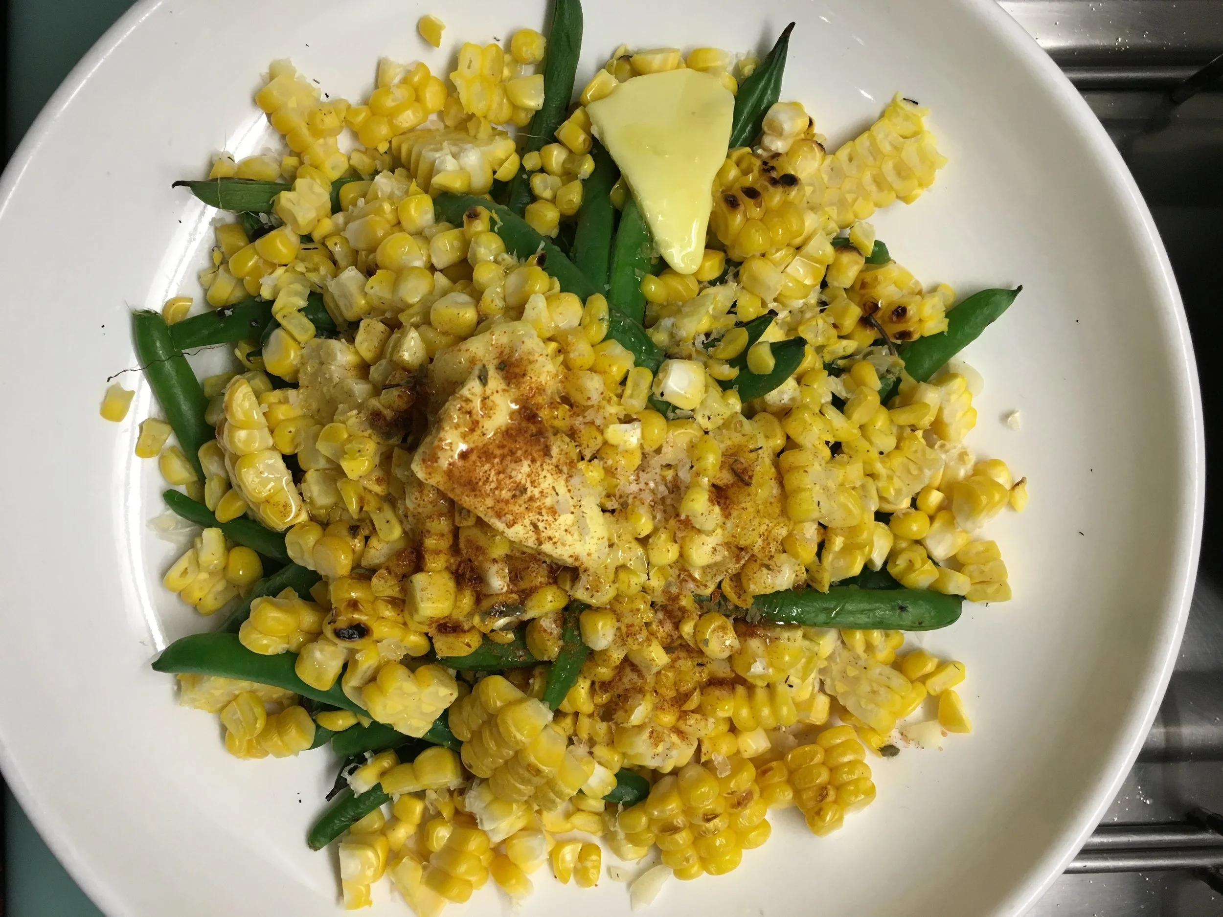 BARBECUED CORN AND GREEN BEAN SALAD WITH MEXICAN SPICES.
