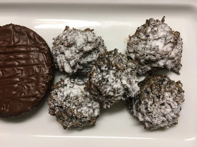 BLACK AND WHITE MACAROONS