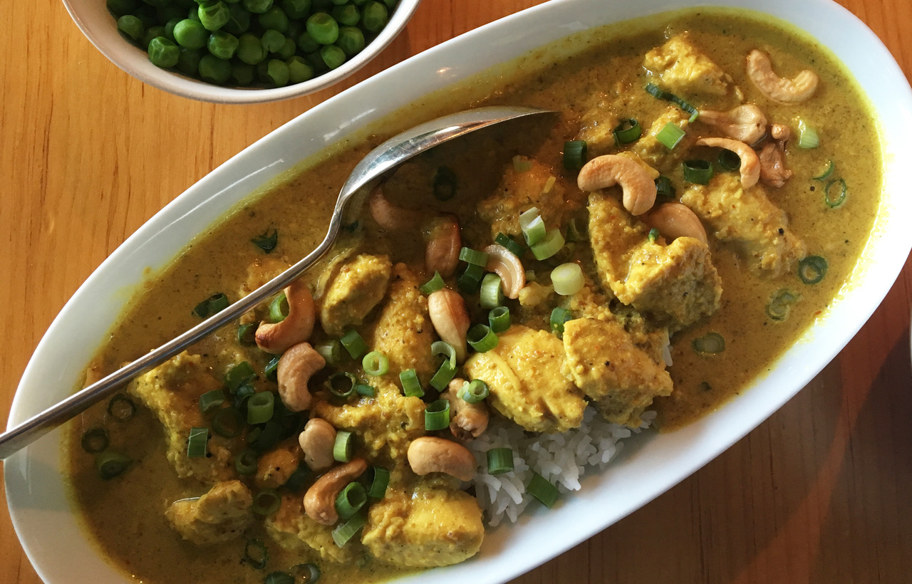 CHICKEN, COCONUT AND CASHEW CURRY