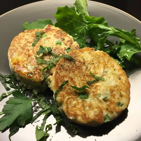 RICOTTA CAKES WITH PEAS AND MINT