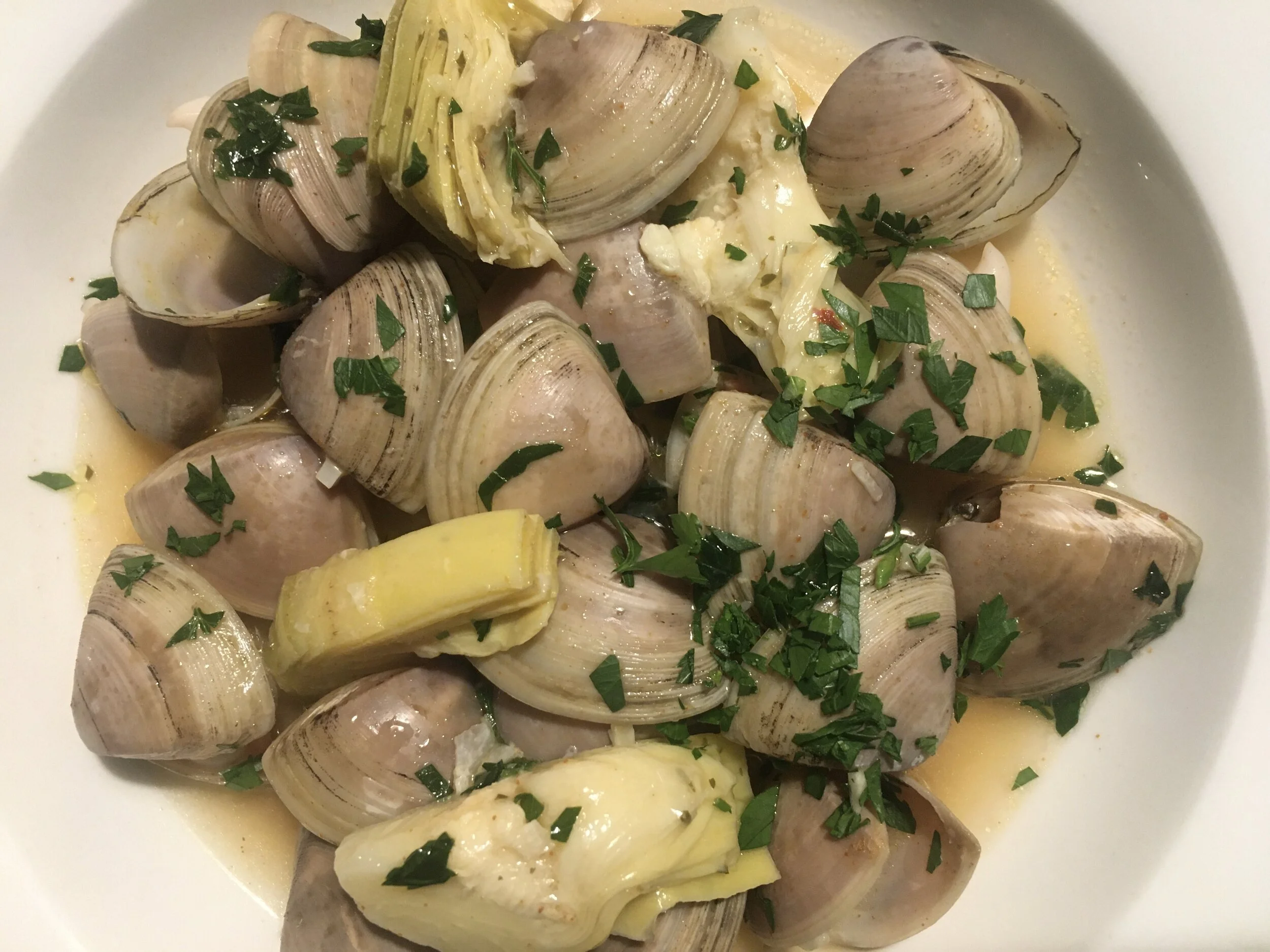 CLAMS, ARTICHOKES AND RED PEPPER AIOLI