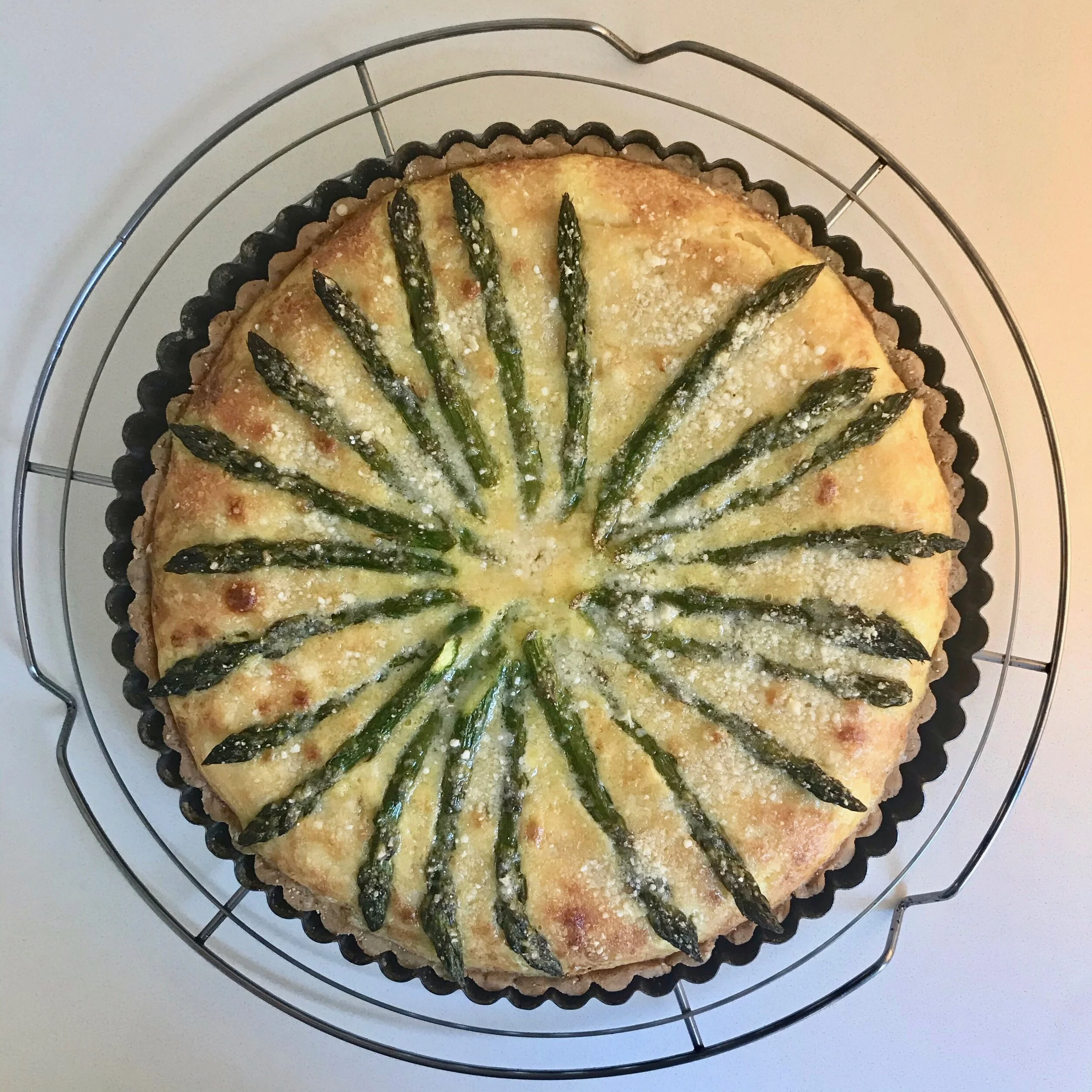 ASPARAGUS AND FOUR CHEESES TART
