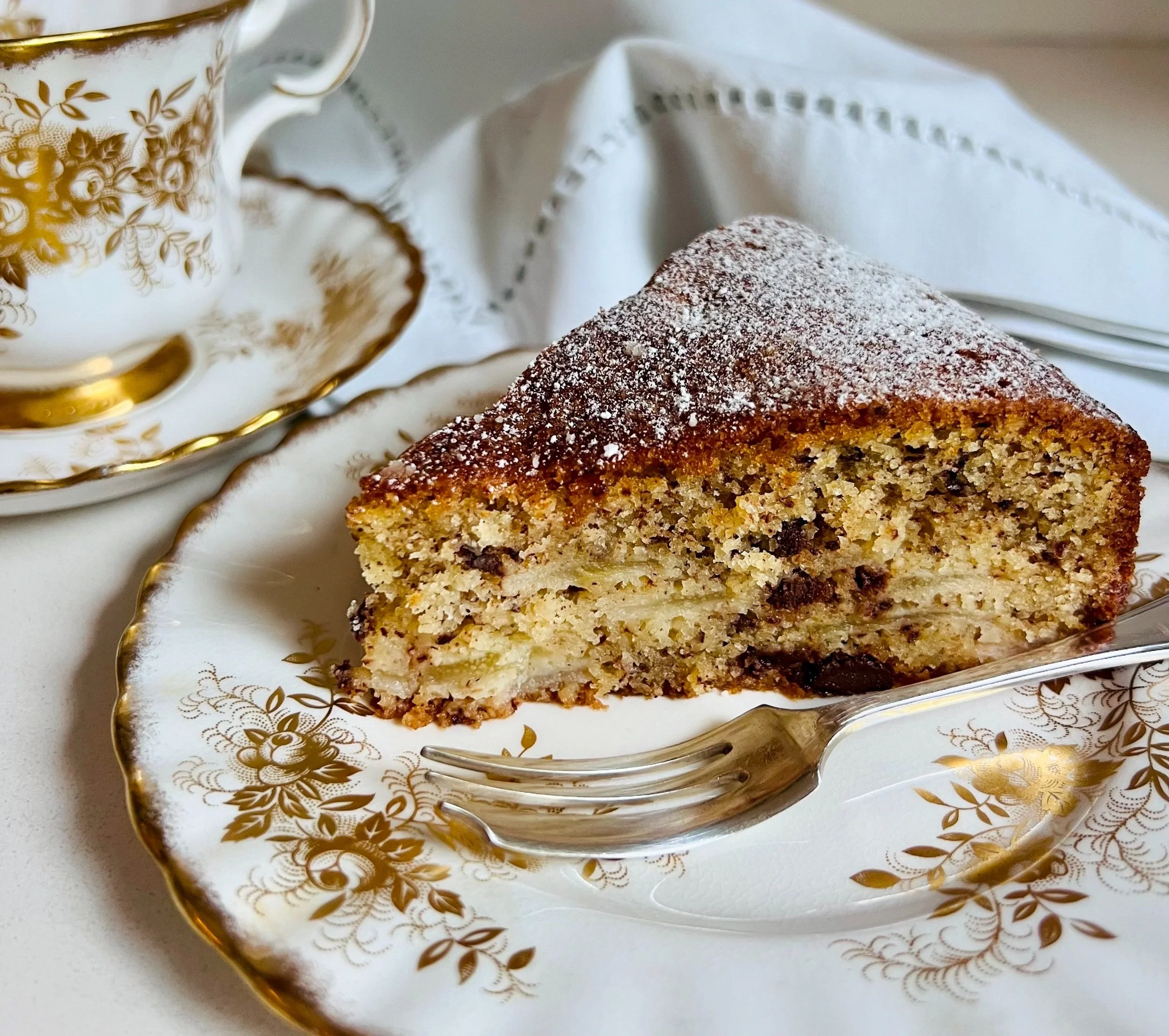 PEAR, CHOCOLATE AND VANILLA CAKE