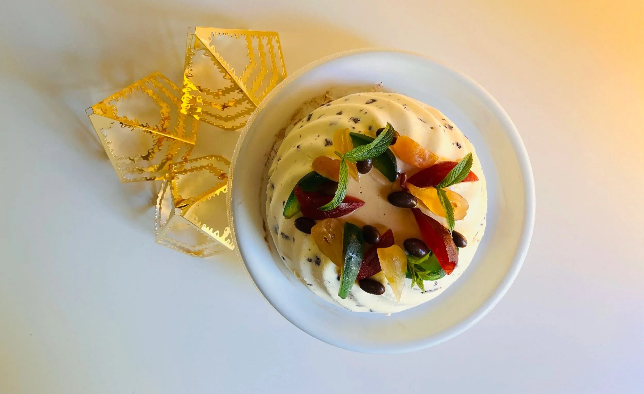 CONVENIENT CHRISTMAS ICE CREAM CAKE