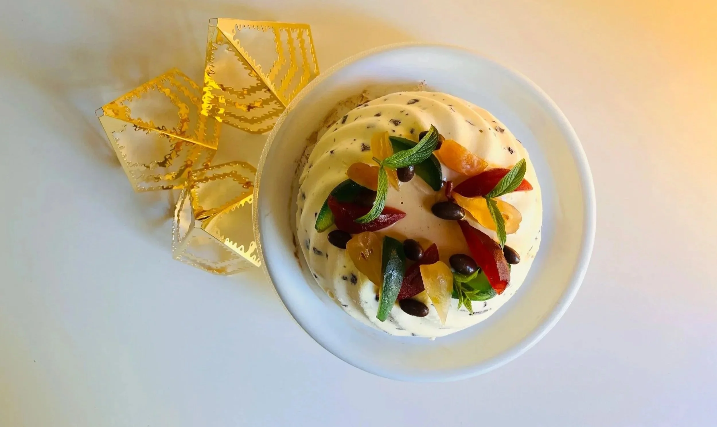 CONVENIENT CHRISTMAS ICE CREAM CAKE