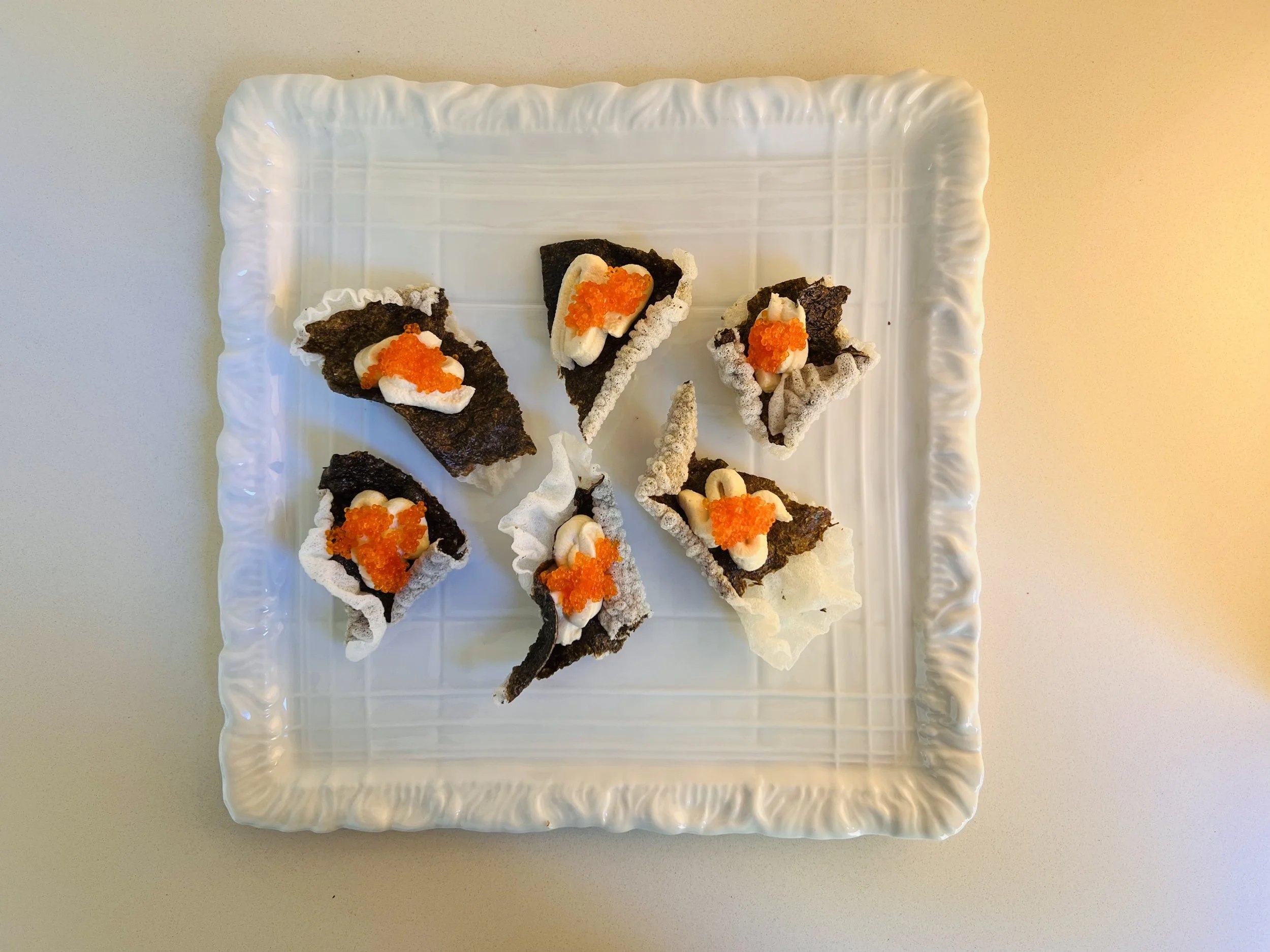 RICE AND SEAWEED CRISPS WITH TOFU CREAM