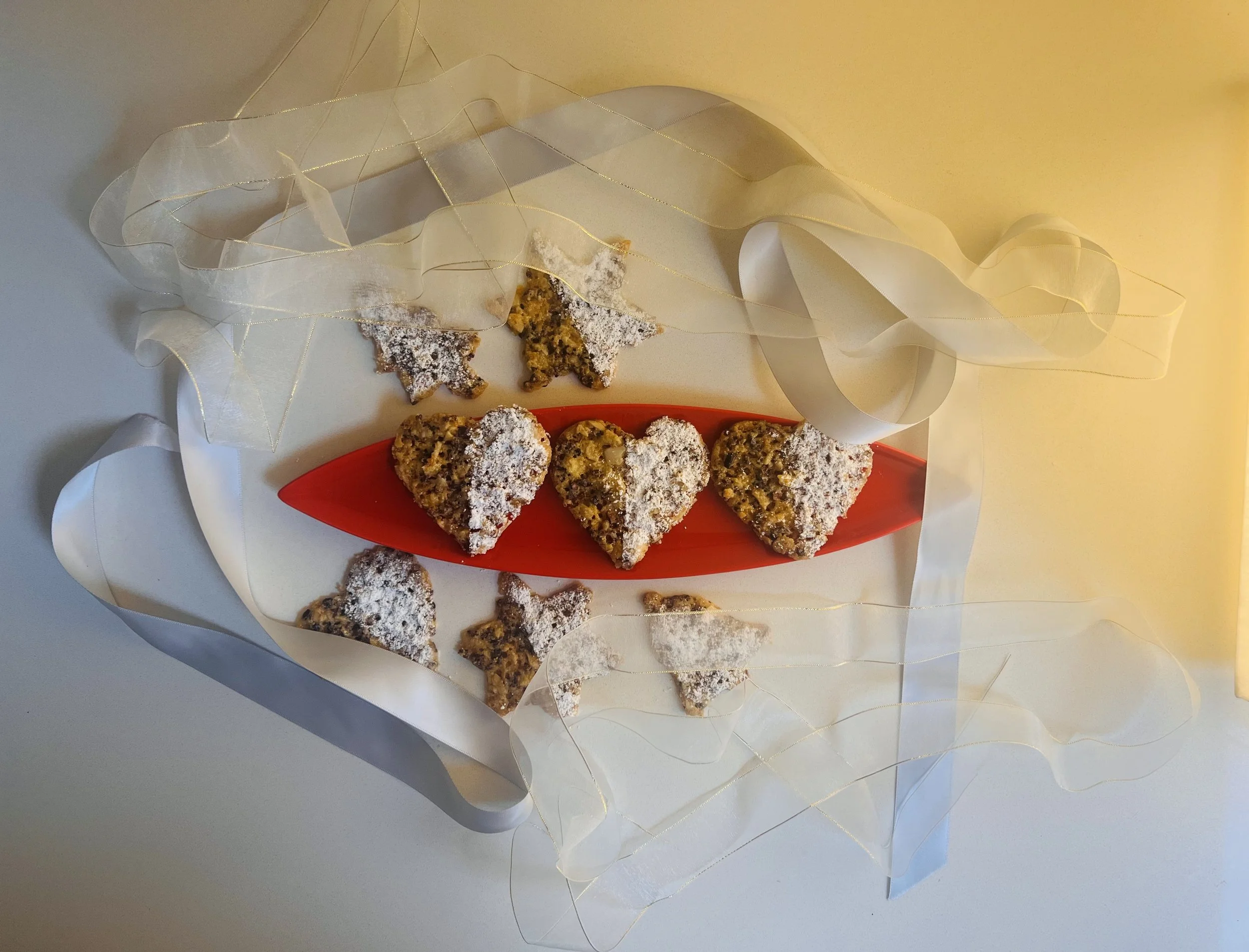 ALMOND AND COCOA NIB LACE BISCUITS