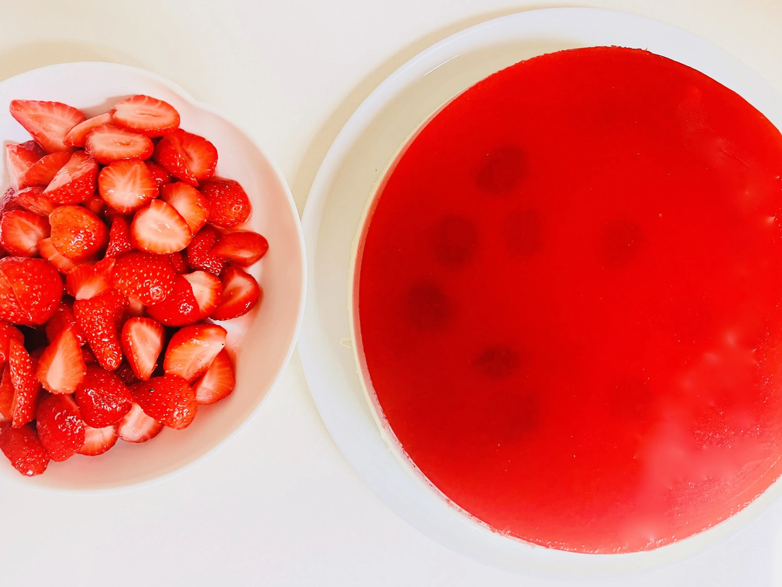 STRAWBERRY JELLY AND PANNACOTTA CAKE
