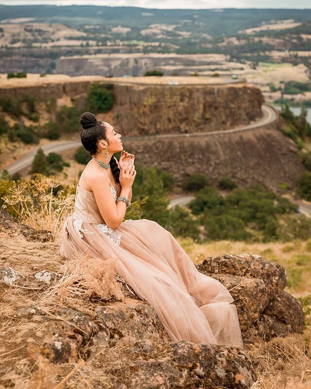 &quot;I am not the same having seen the moon shine on the other side of the world.&quot; Mary Anne Radmacher 
@ambernicotra 
#artistsoninstagram #fashionpdx #oregonportraitphotographer #oregonweddingphotographer #elopementweddingphotographer #oregone