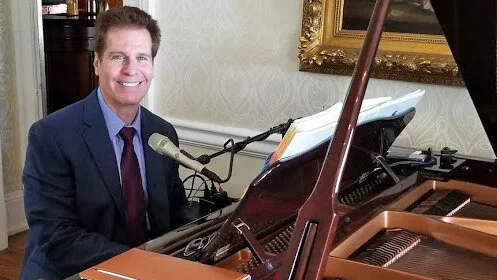Arnie Abrams at a New Jersey cocktail hour-2019.jpg
