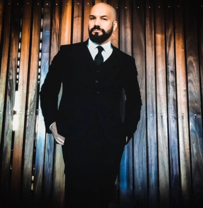 ny-nj-wedding-officiant-alex-perez-stand-up.jpg