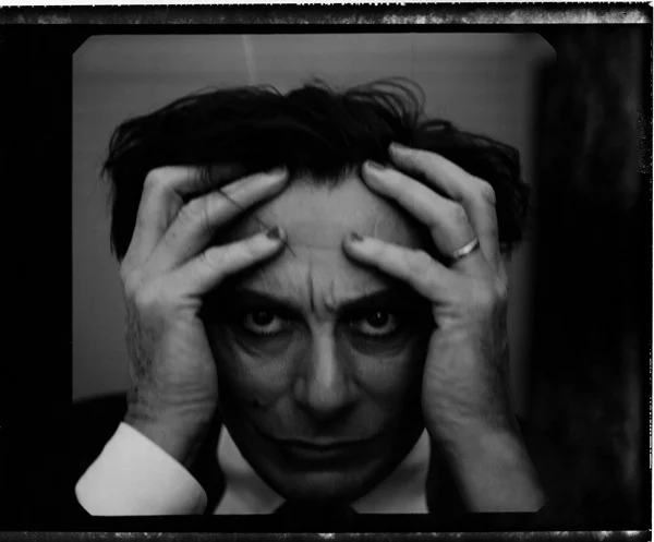 annieleibovitz_barryhumphries.jpg