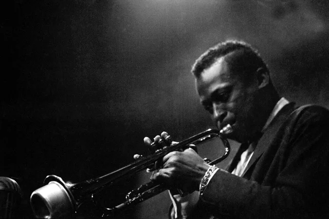 don_hunstein_miles_playing.jpg
