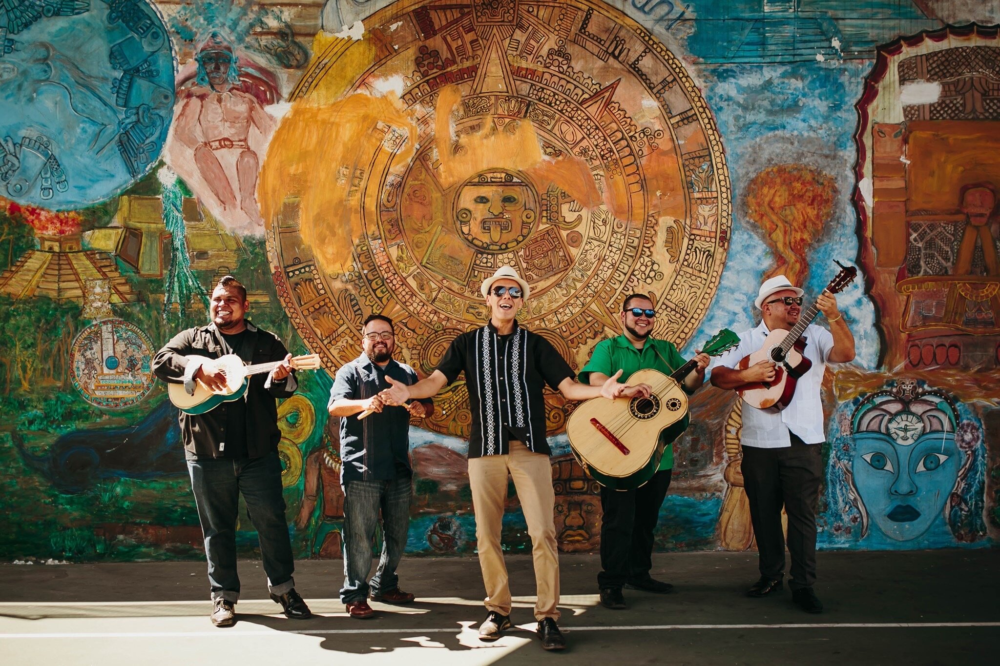 Cruzando Fronteras featuring Jarabe Mexicano