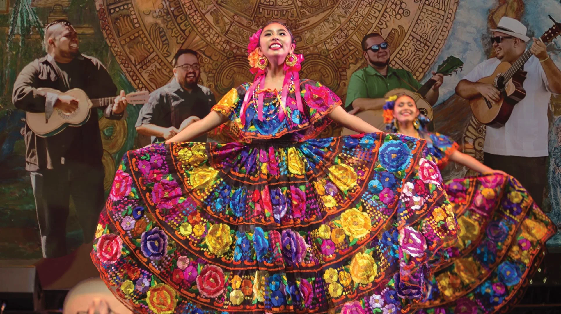 Ballet Folklorico de Los Angeles "Cruzando Fronteras" with Jarabe Mexicano