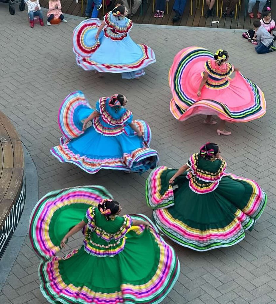 Thank you @2nd_pch for inviting Thee Academy students. Happy Cinco de Mayo from Thee Academy. 
&bull;
Photo credit: @vivistar6 

#cincodemayo #folklore #folklorico #bellgardens #longbeach #mariachi #music #dance #bfla