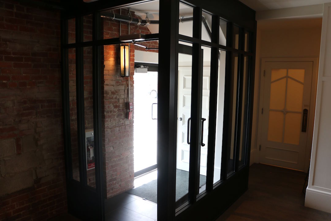 Alumicor doors, Alumicor 1800 series vestibule