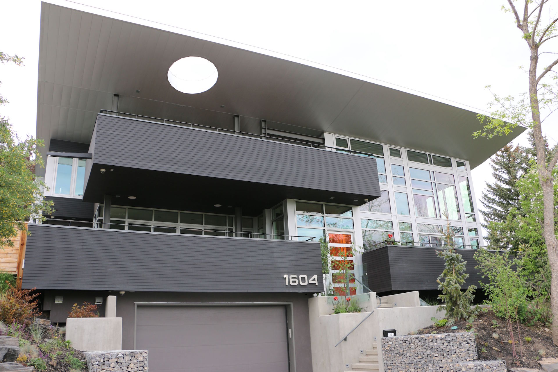 Curtainwall, door, aluminum panels