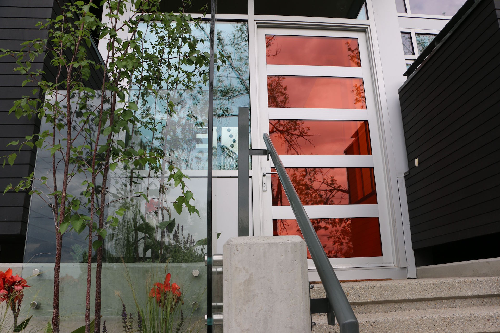 Curtainwall, door, aluminum panels