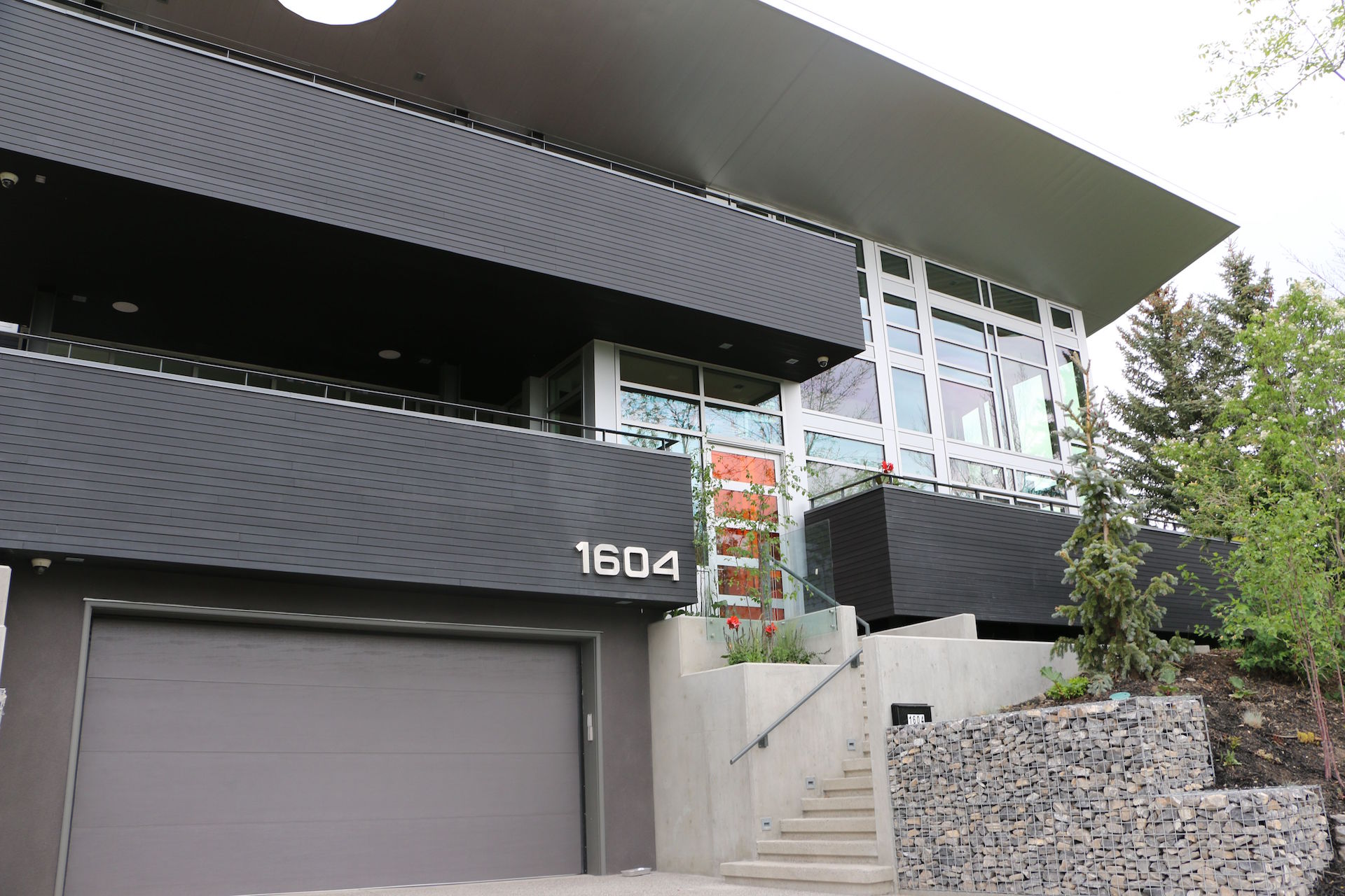Curtainwall, door, aluminum panels
