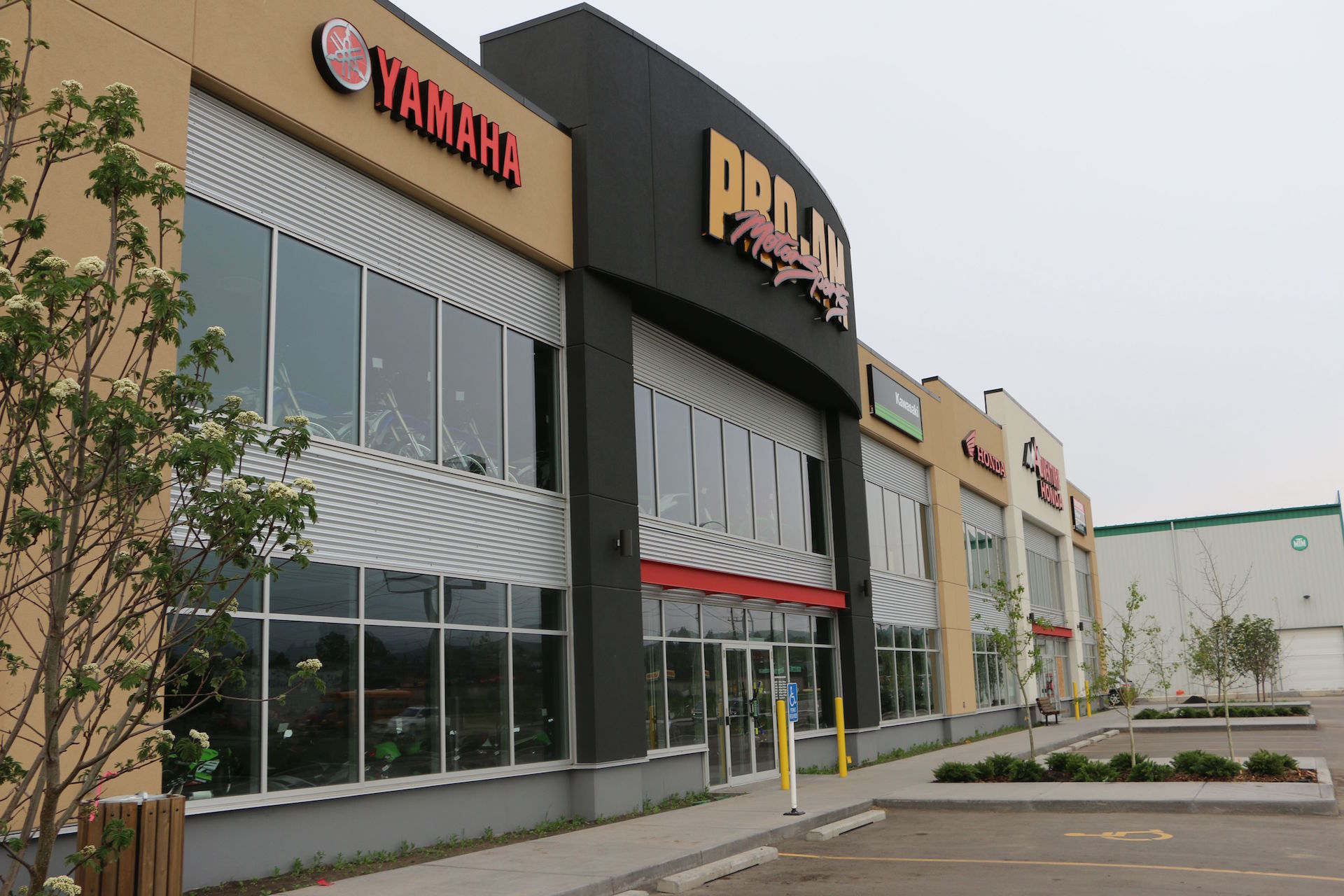 Alumicor 2200 series curtainwall and doors