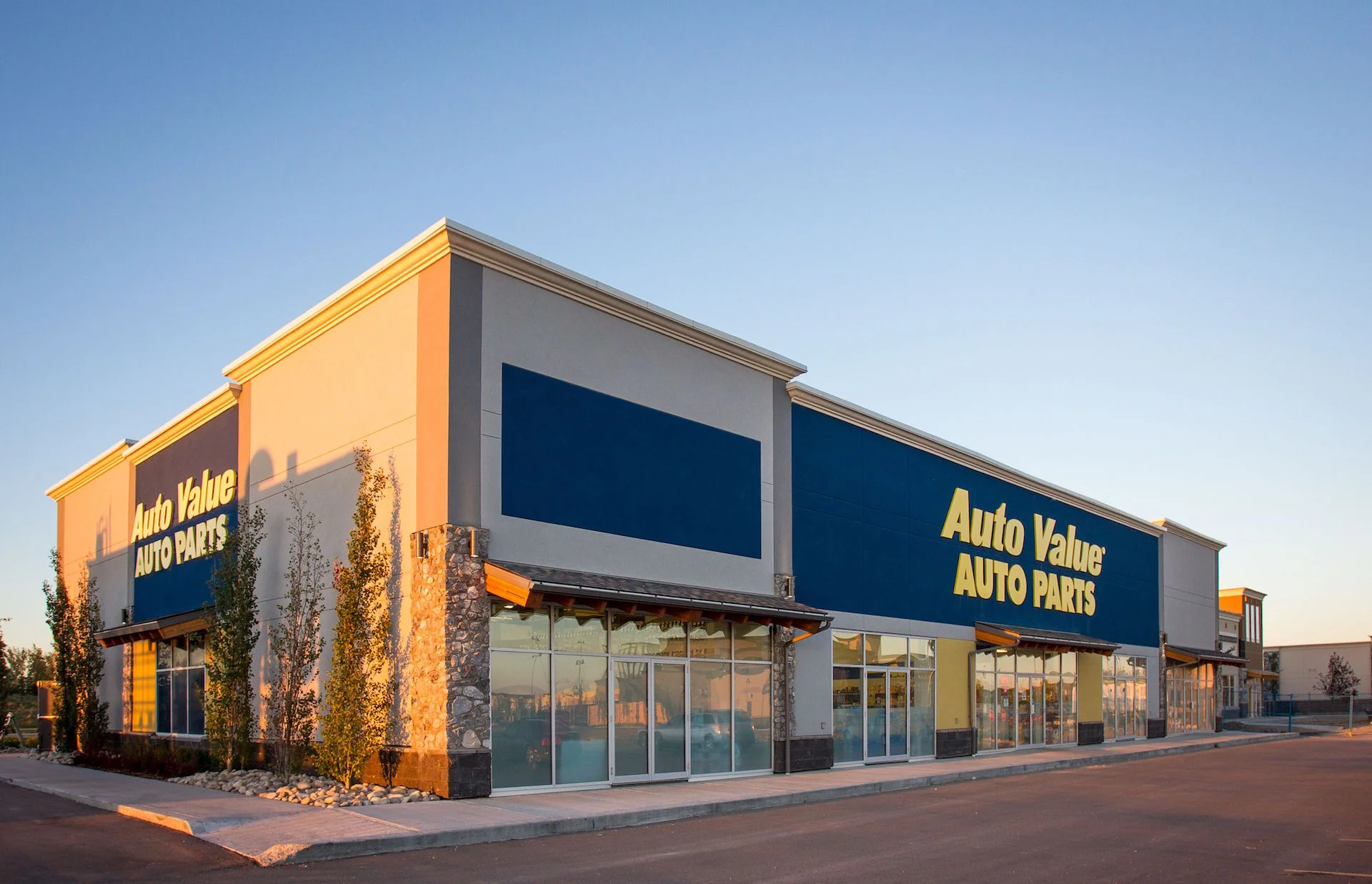 Alumicor 2200 series curtainwall and doors