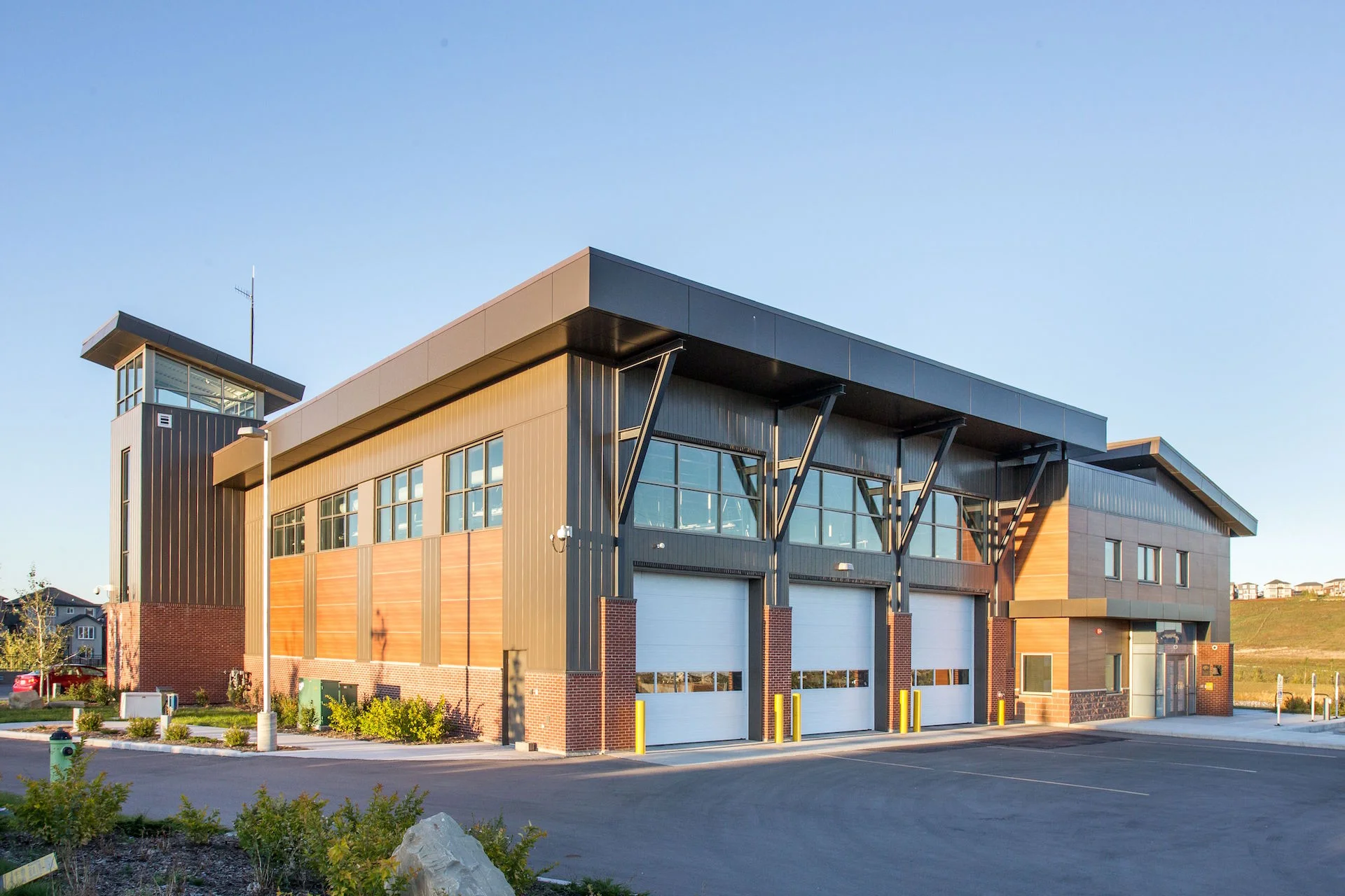 Alumicor 2500 series curtainwall and doors