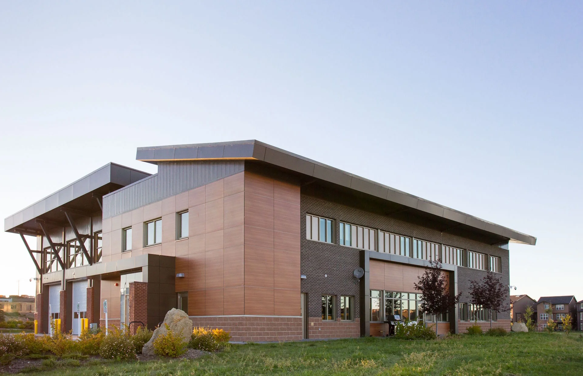 Alumicor 2500 series curtainwall and doors