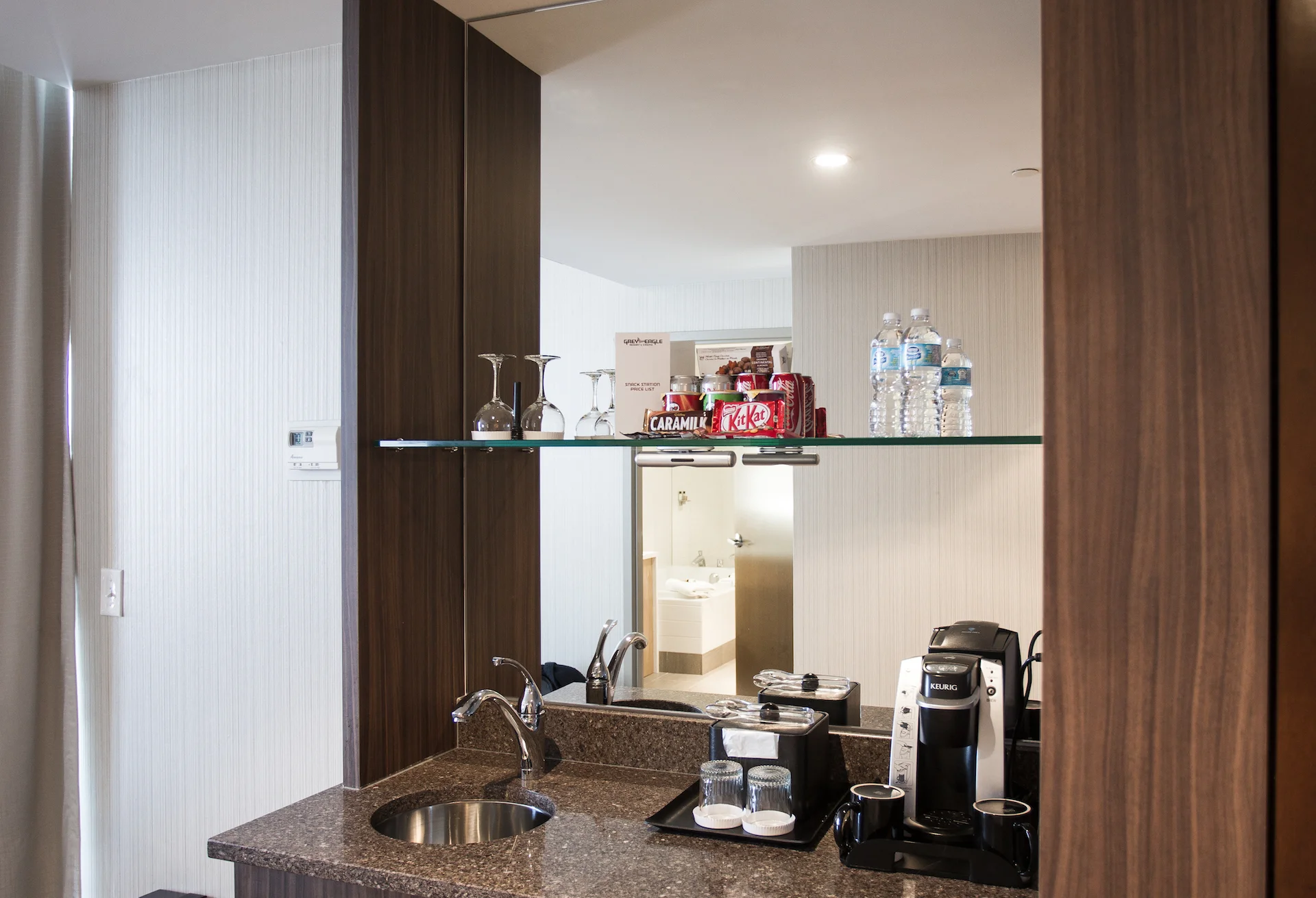 Suite mirror, glass shelf 