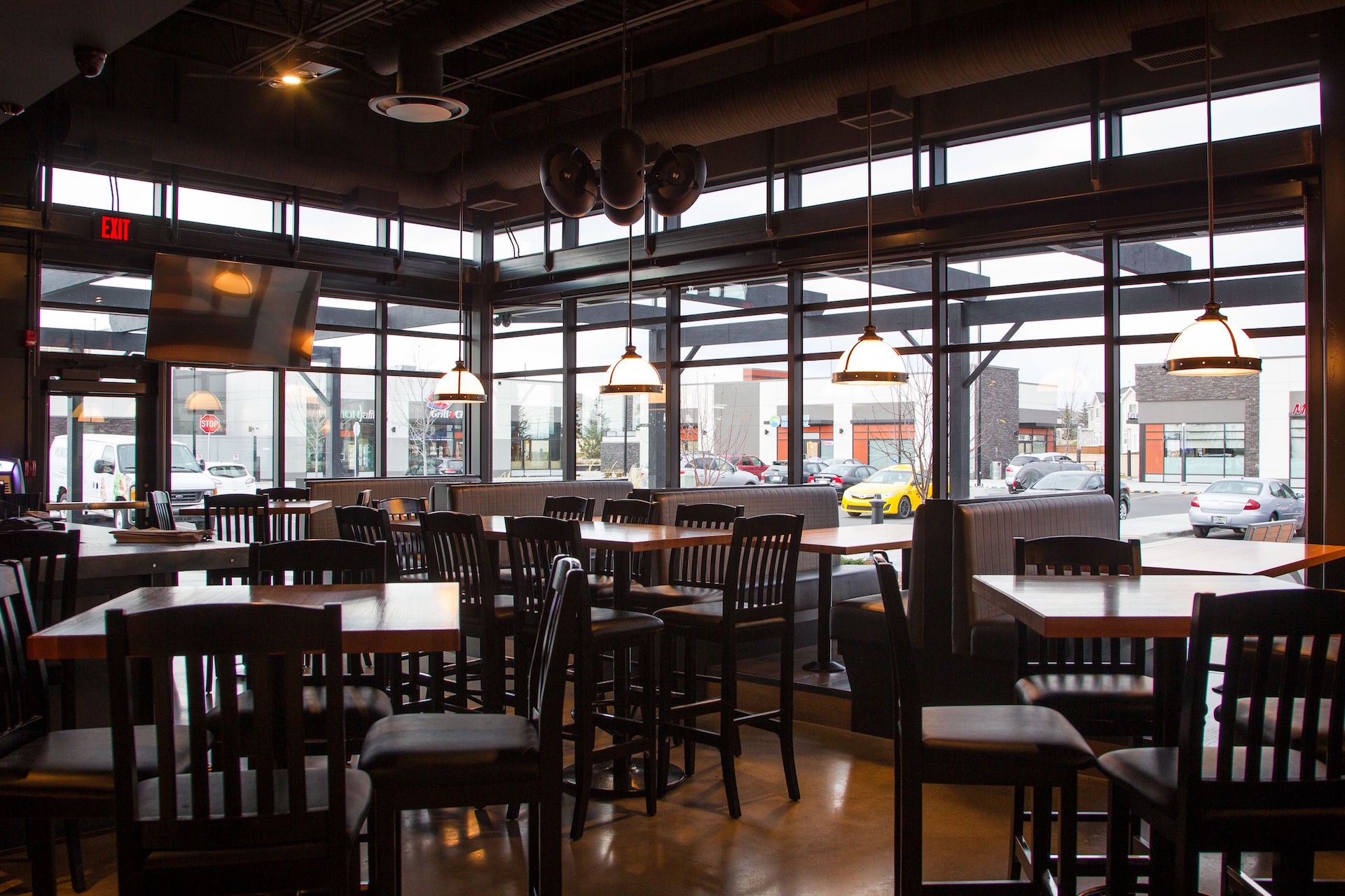 Fleetwood 3070CR custom multi-slide doors, Alumicor 2500 series curtainwall and door