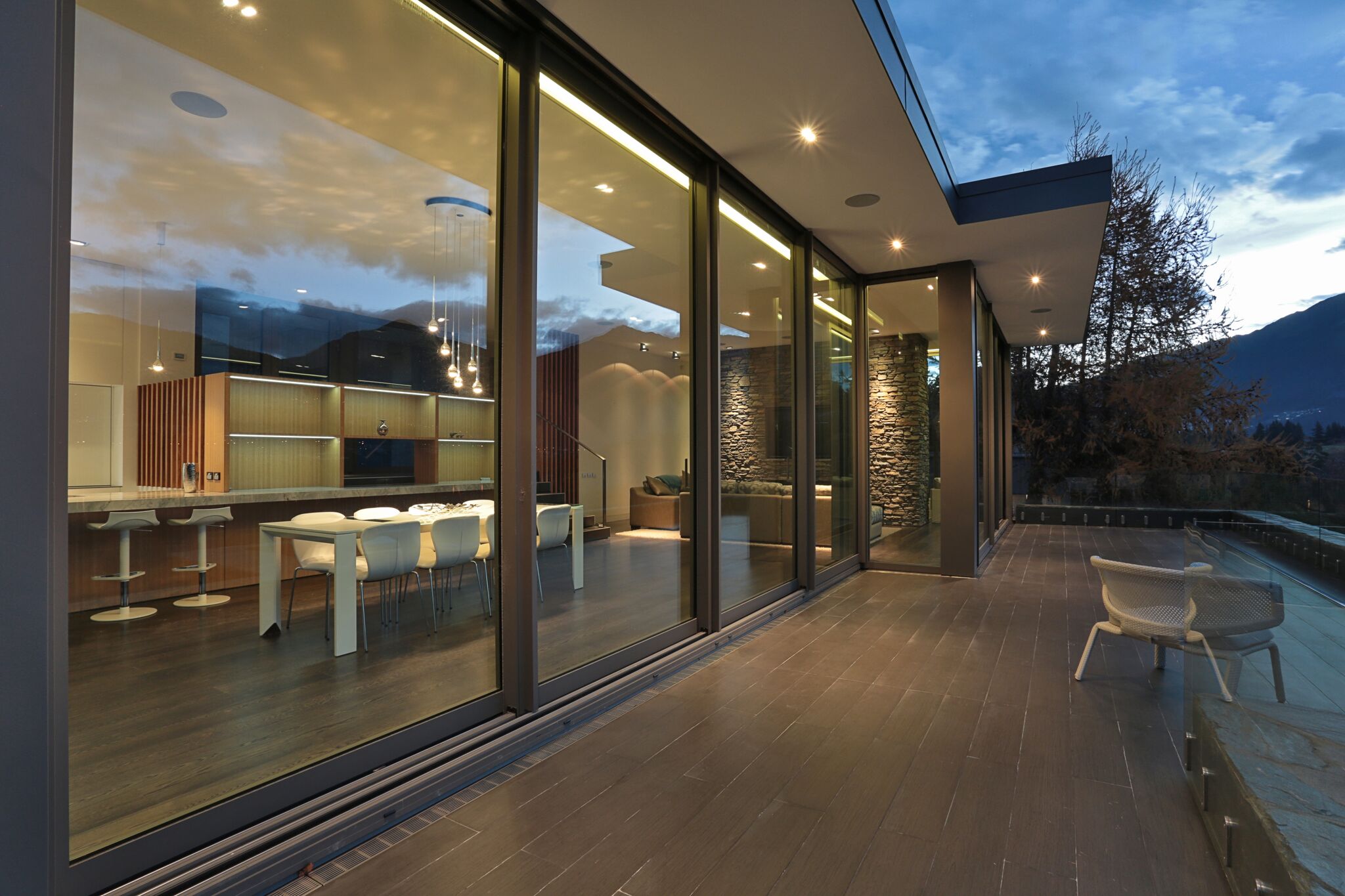 Together for the best TAG and Reynaers share core values. Like us, they stand for excellence and strive for a flawless track record. Their employees, like ours, take pride in the quality of their work. Together, we are able to provide the very best glazing systems for Canadian residences.