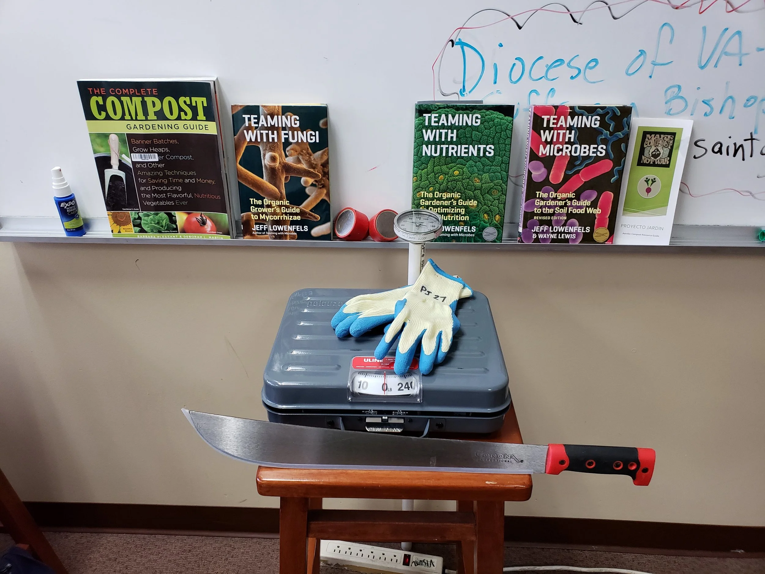 Proyecto Jardin LA partners with the UC Cooperative Extensions to offer The Compost Academy, an 8-week compost certification program.