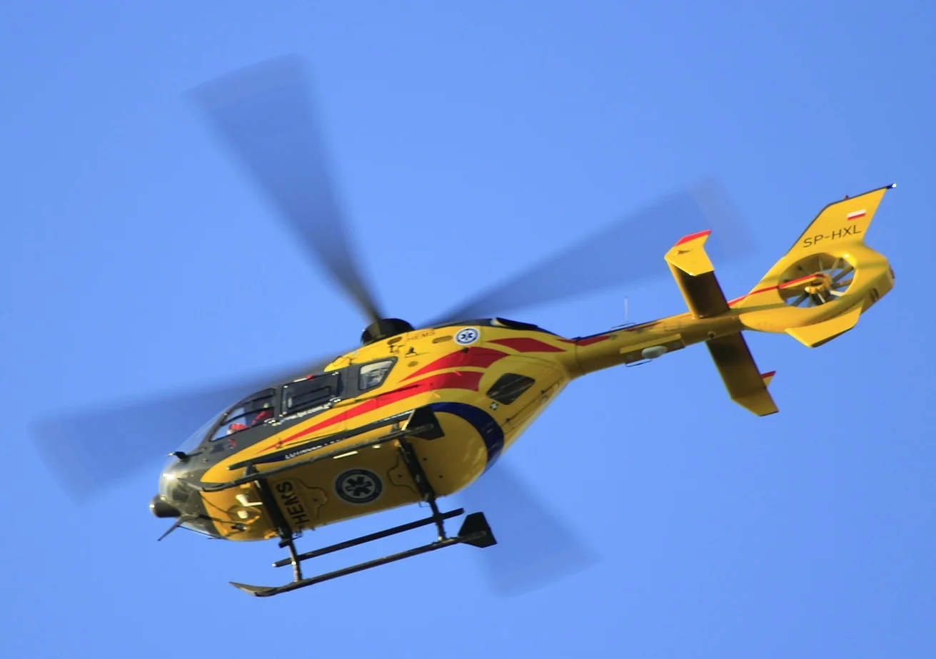helicopter-186718_1920.jpg