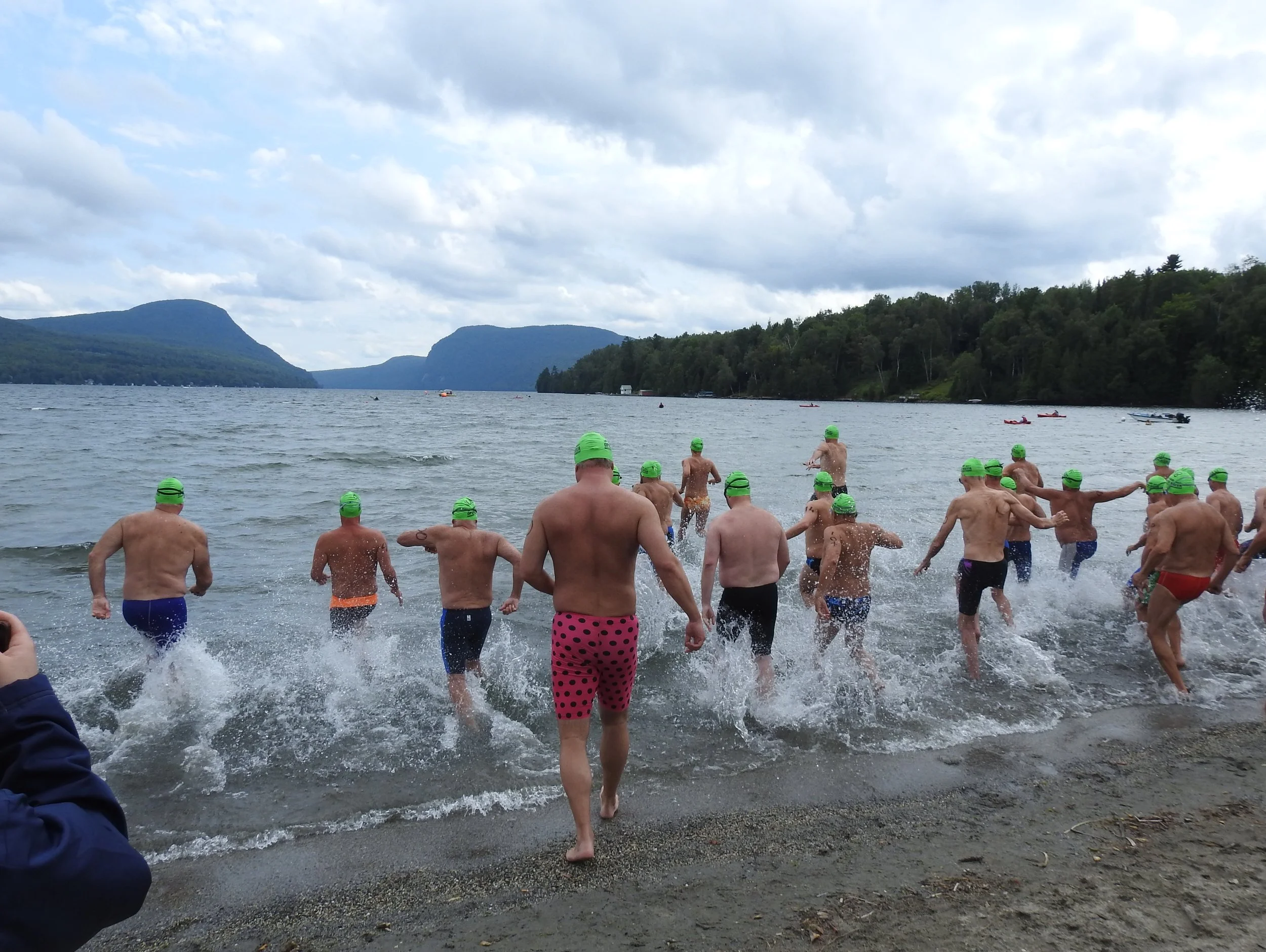 Wave 2 of the Sprint-Distance Open Water National Championship begins. (Photo by Rick Osterberg)