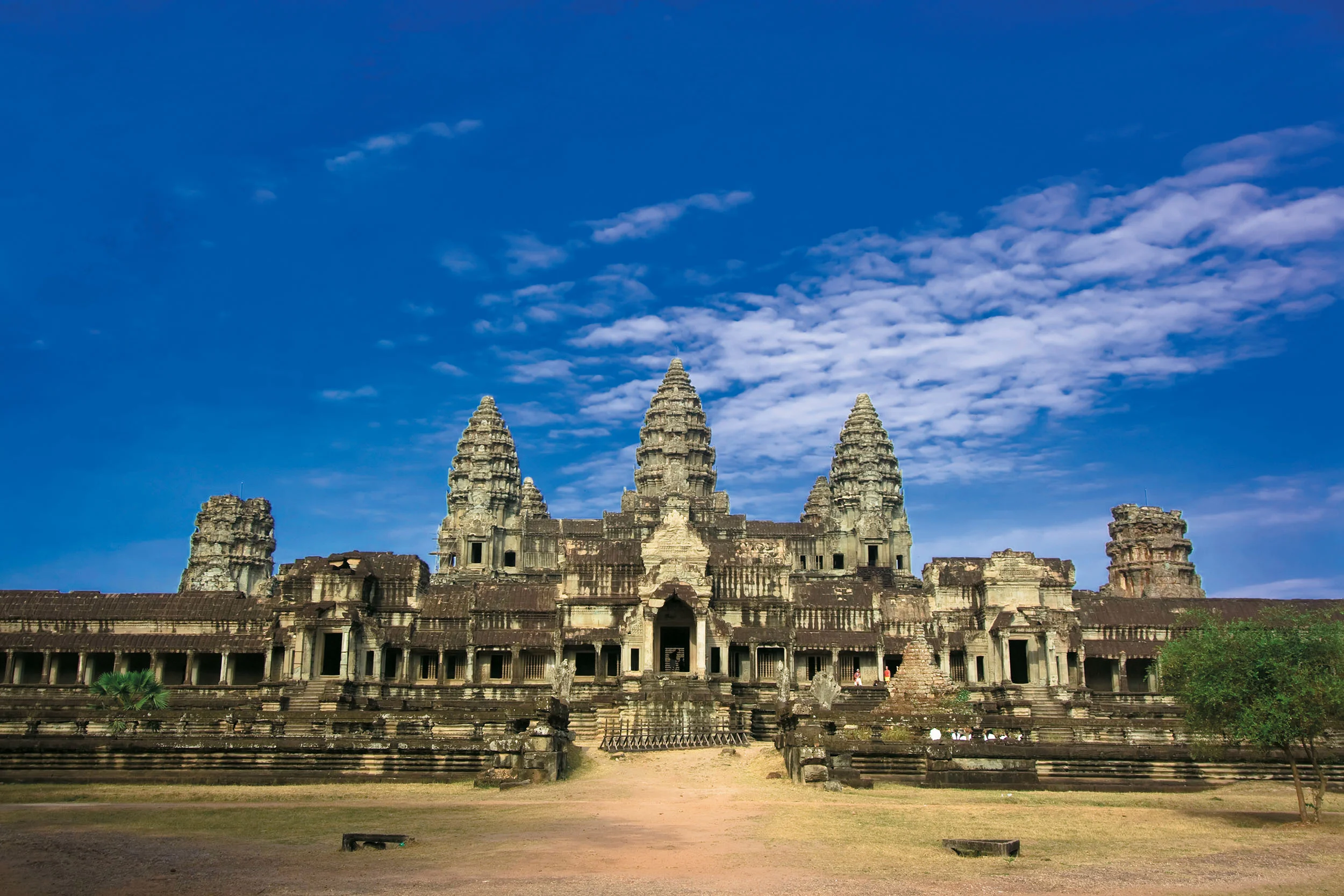 cambodia_angkor wat day view_2500px.jpg