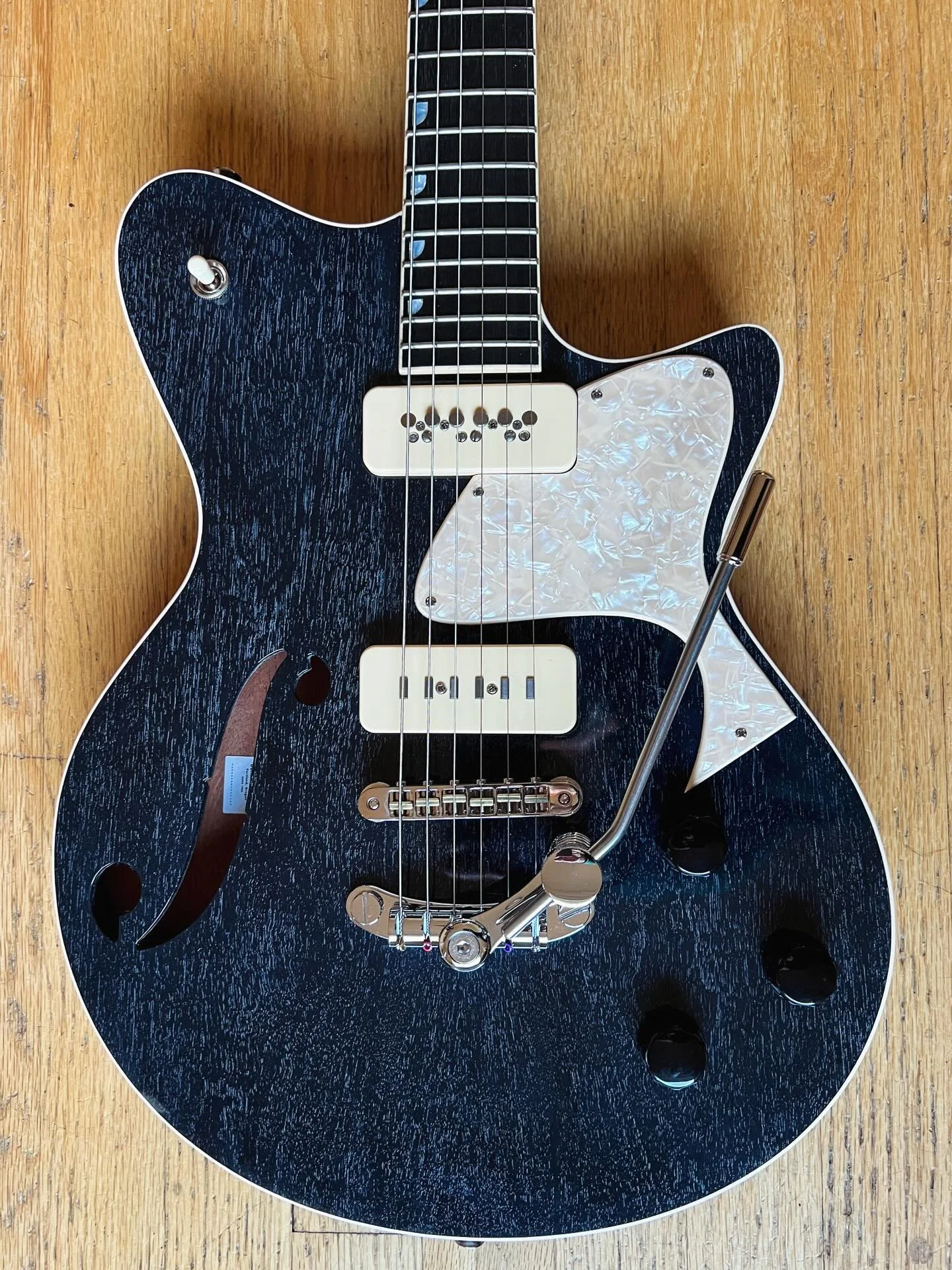 We&rsquo;re excited to unleash two new Koll builds, available now in our web shop: this 2025 &ldquo;Black Dog&rdquo; Duo Glide, and a 2025 &ldquo;Green Gold&rdquo; Troubadour.

The Duo Glide features a chambered mahogany body, mahogany top, and a han