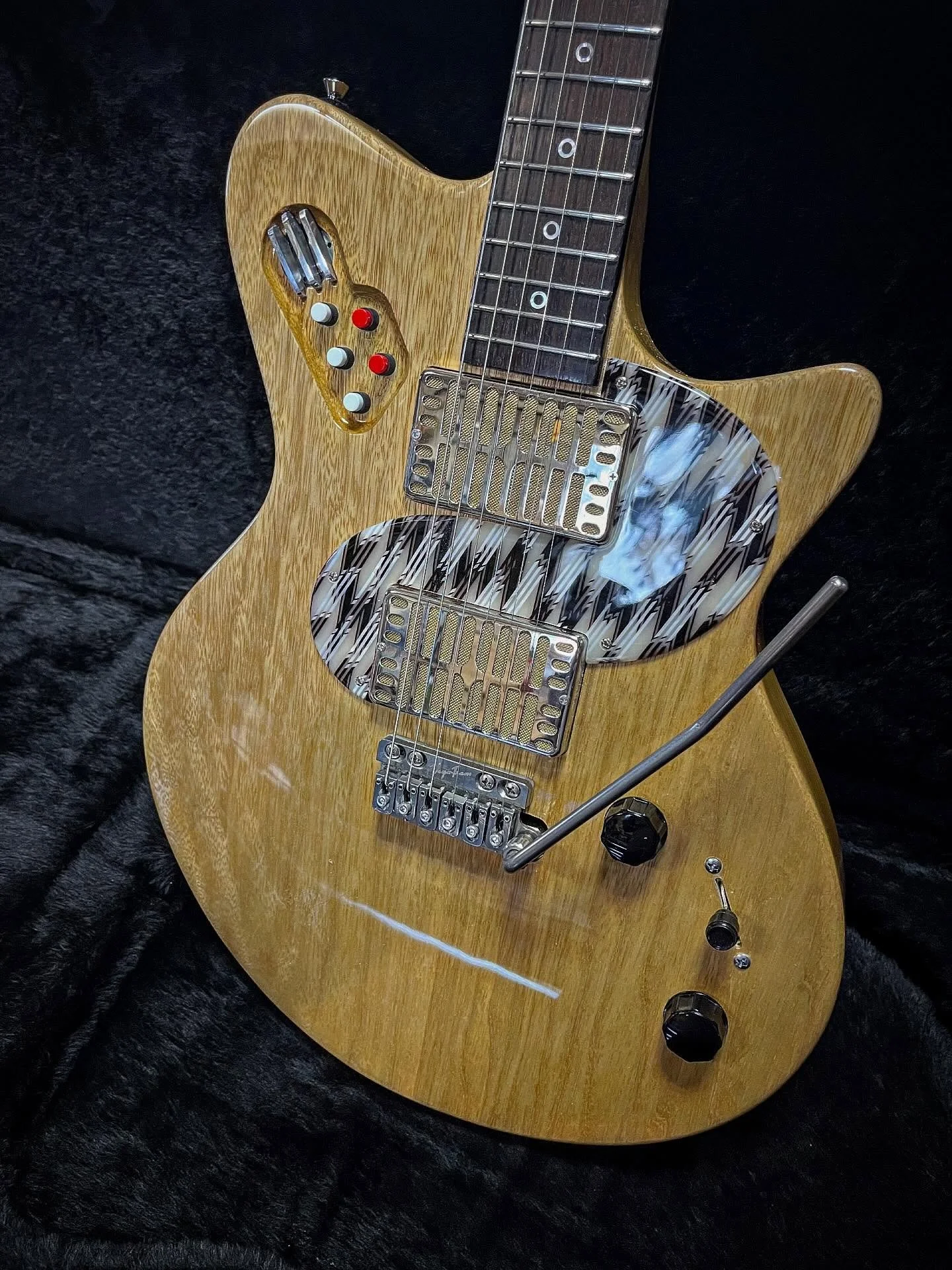 It&rsquo;s a custom Tornado featuring a Tornipulator! White Limba (#kollina ) @vega_trem @mojopickups #tornipulator controls include Mic- 60cycle hum-kill, mic latching-input latching. The Tornado was originally designed for @davidmtorn in the mid 90
