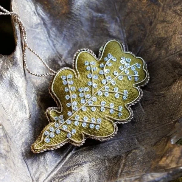 Oak Leaf in vintage ‘moss green’