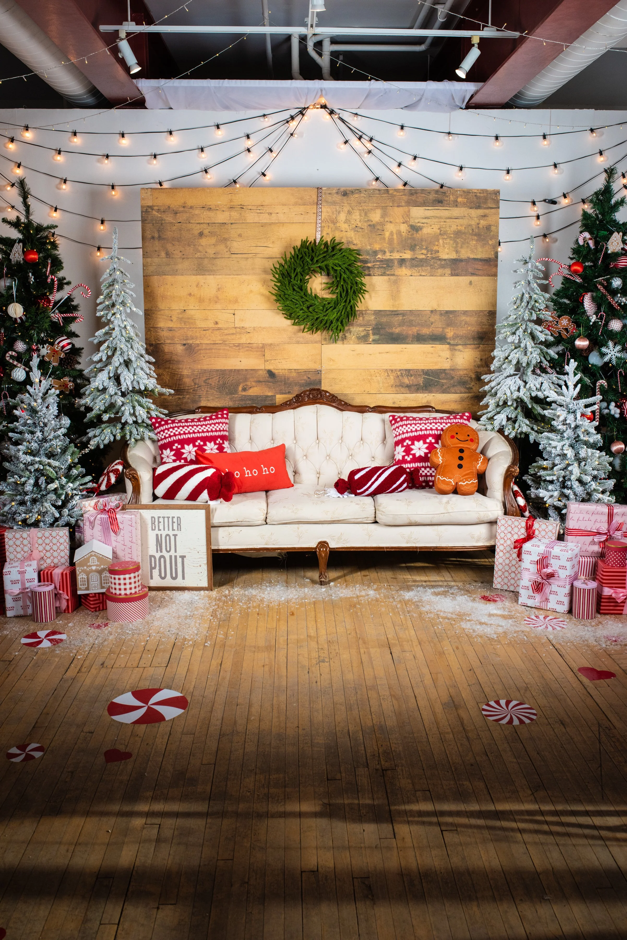 SANTA DECOR 2023 065.jpg