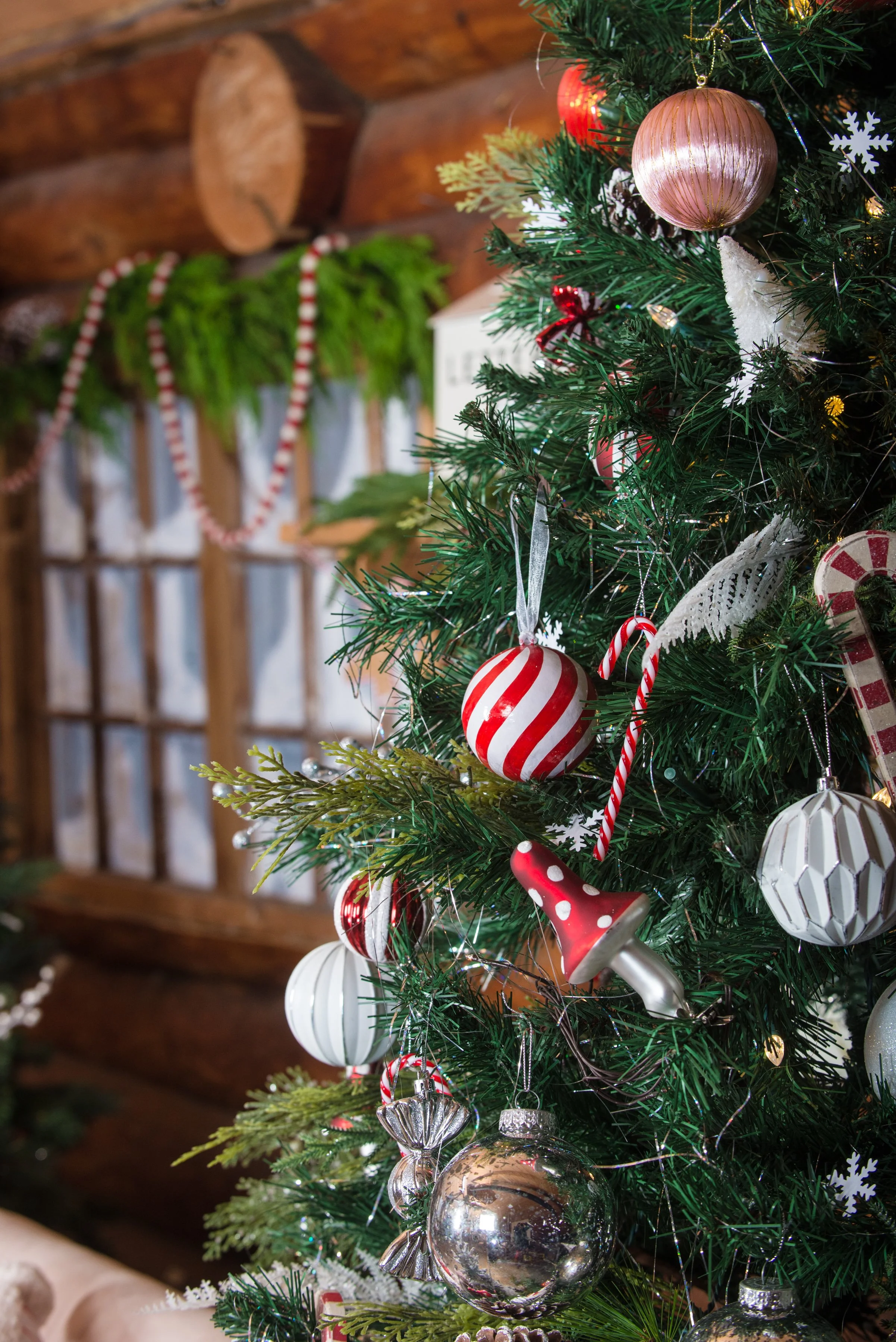 SANTA 2022_DECOR ETC 029.jpg