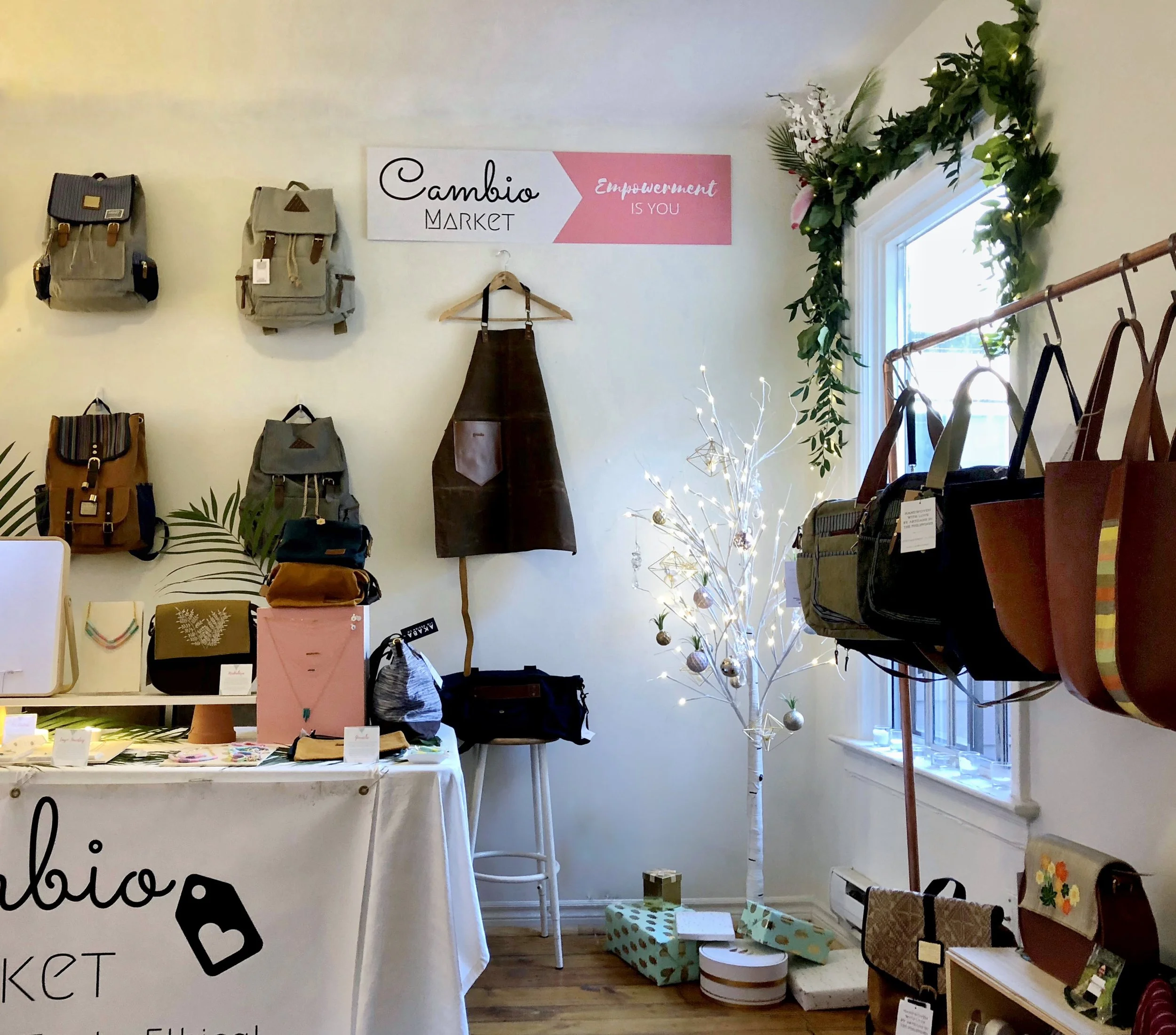 Cambio Market's beautiful products framed with tropical and festive details