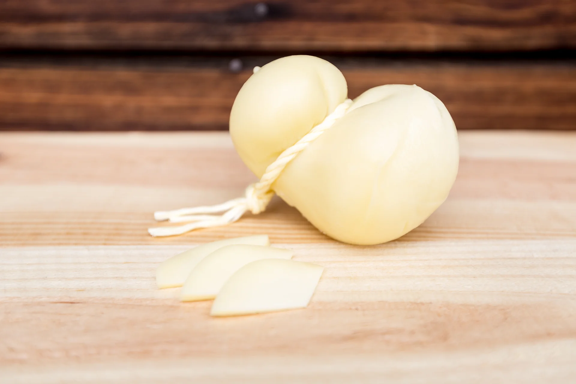 35_ferndale_farmstead_scamorza_cow.jpg