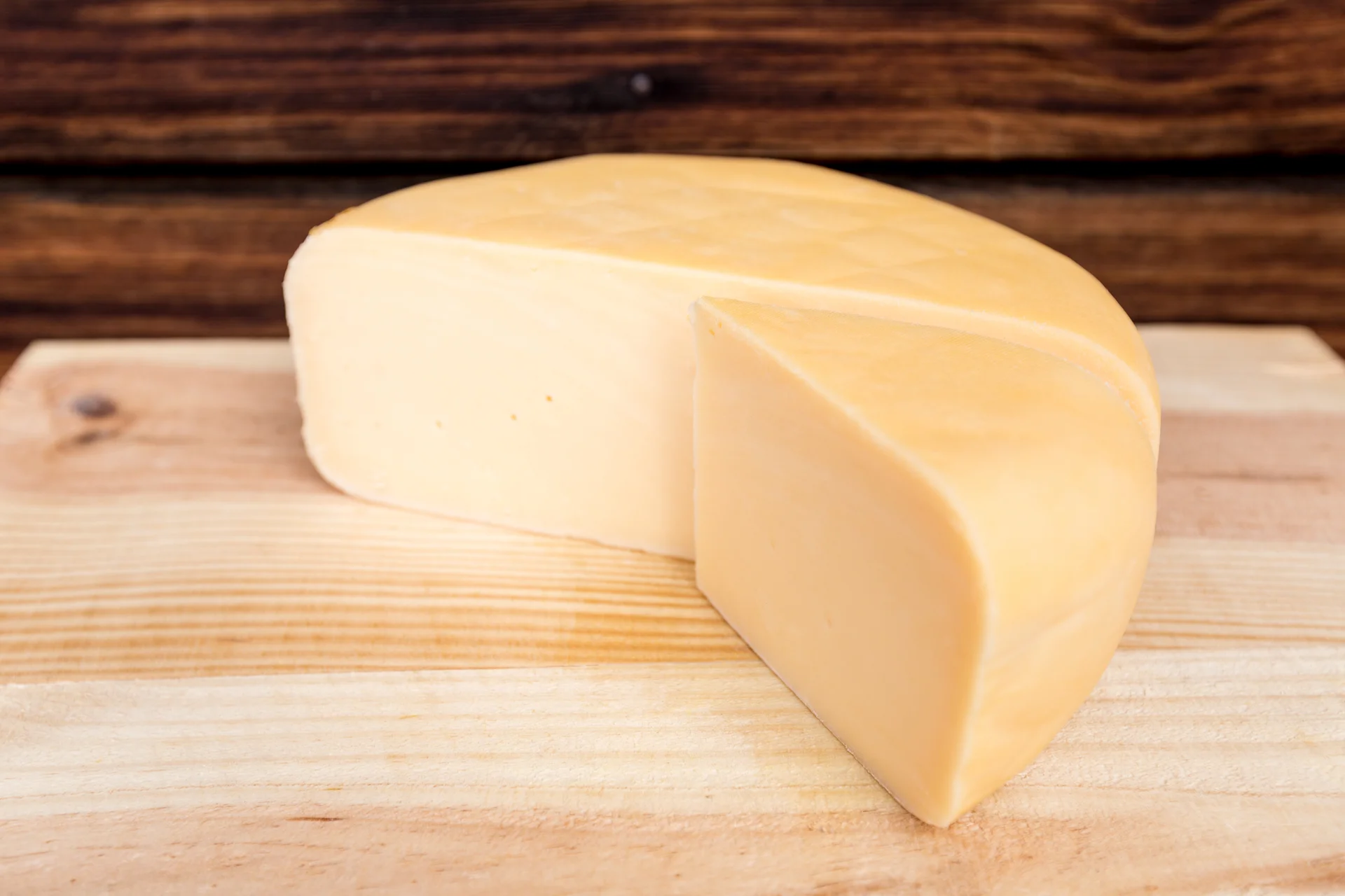 42_oakdale_cheese_oakdale_guda_cow.jpg