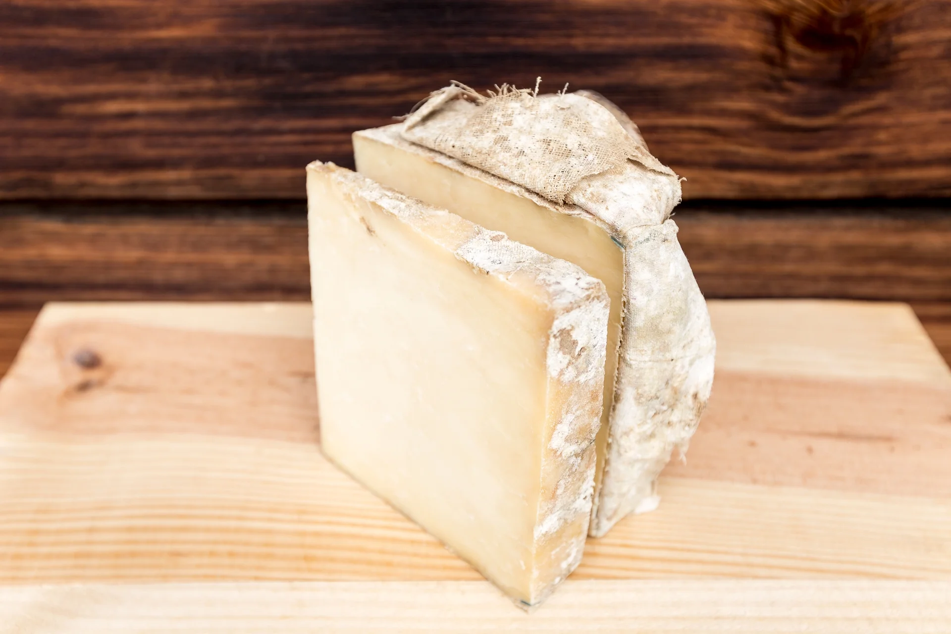 39_laclare_farms_cave_aged_chandoka_cow_and_goat.jpg