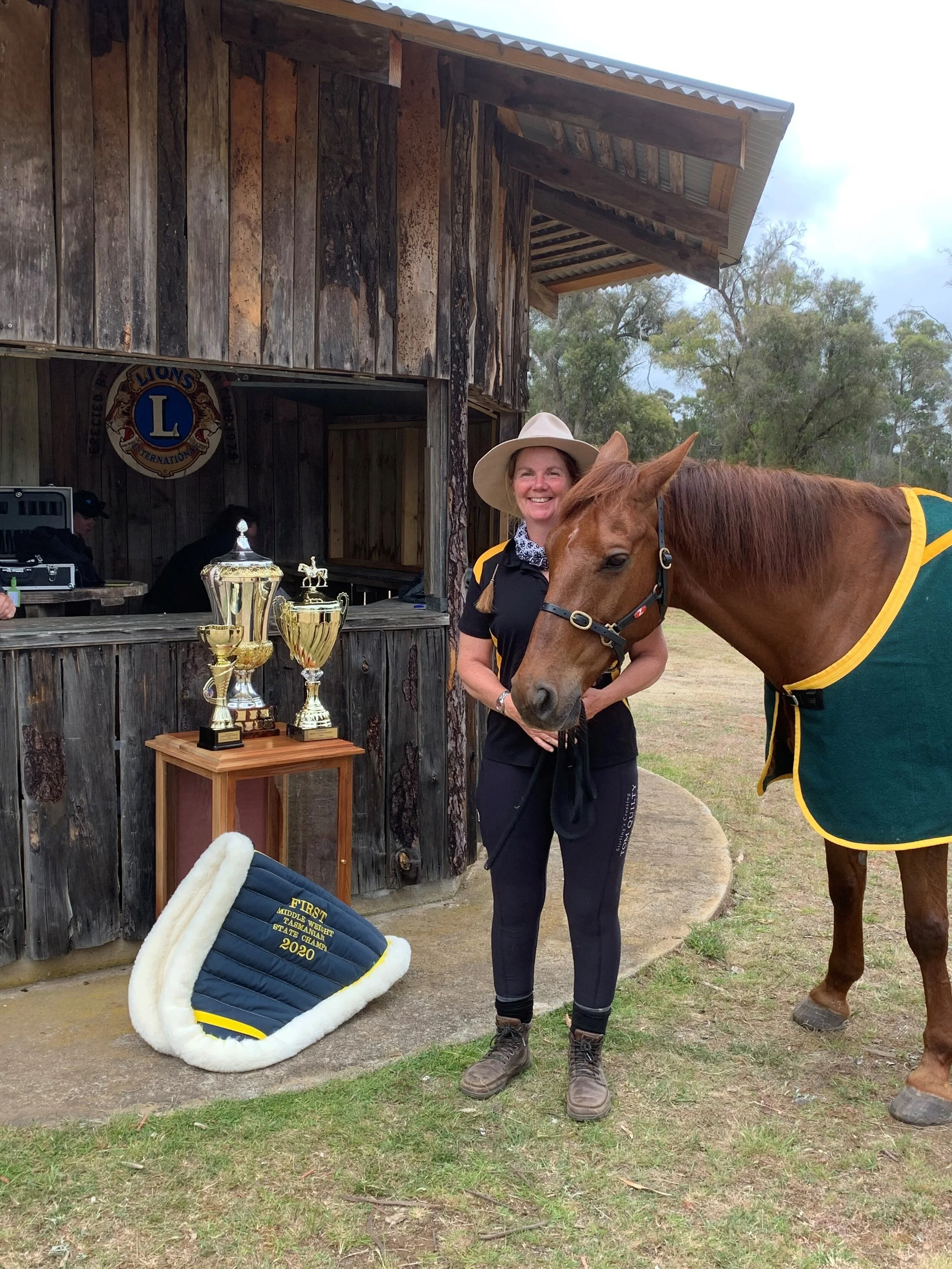Tara Nicklason and  “Legend” (Wongawol Legend) - 1st Middleweight, best conditioned and overall winner. 12 hours 6 minutes (Photo Blaine Astell)