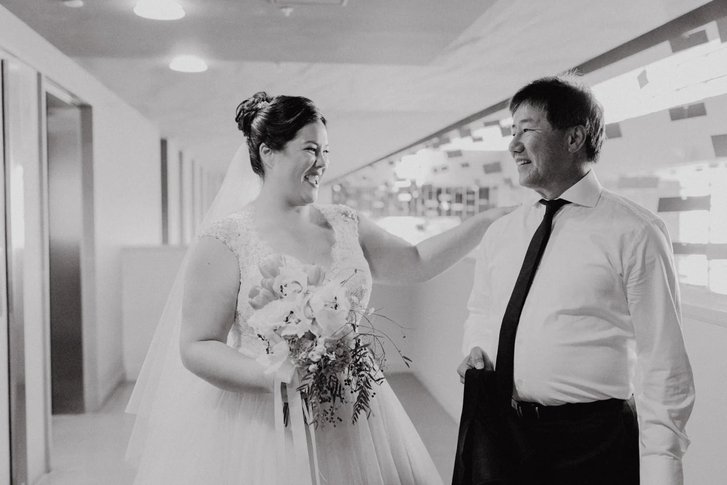 Bridal Prep Moxom and Whitney Bouquet, Boathouse Wedding Canberra Photographer Jenny Wu Straight No Chaser