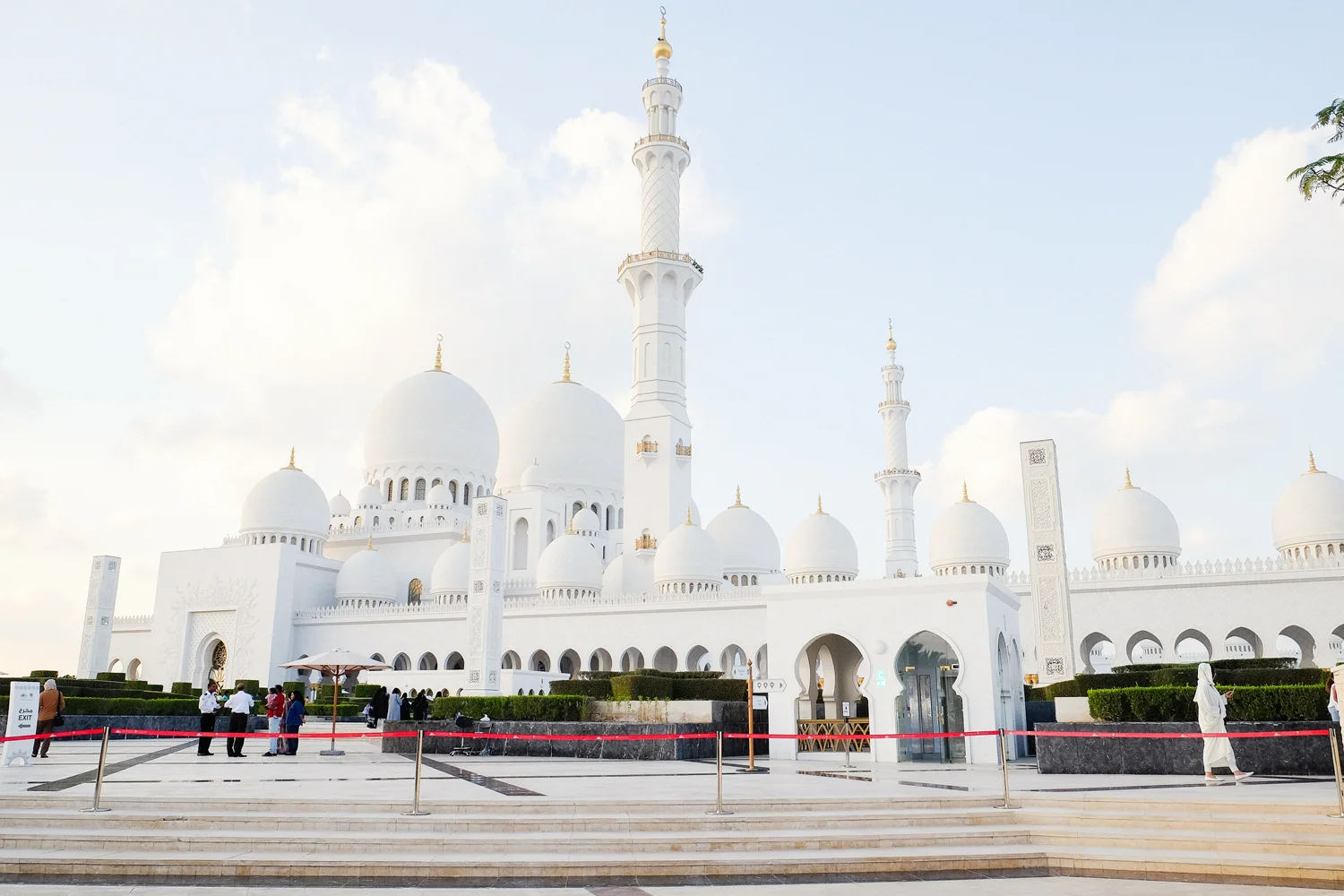 The Sheikh Zayed Grand Mosque - simply magnificent. It opened in 2007, it has as many as 82 white domes in varying sizes, and it houses the world's largest hand-knotted carpet (5700 square meters).