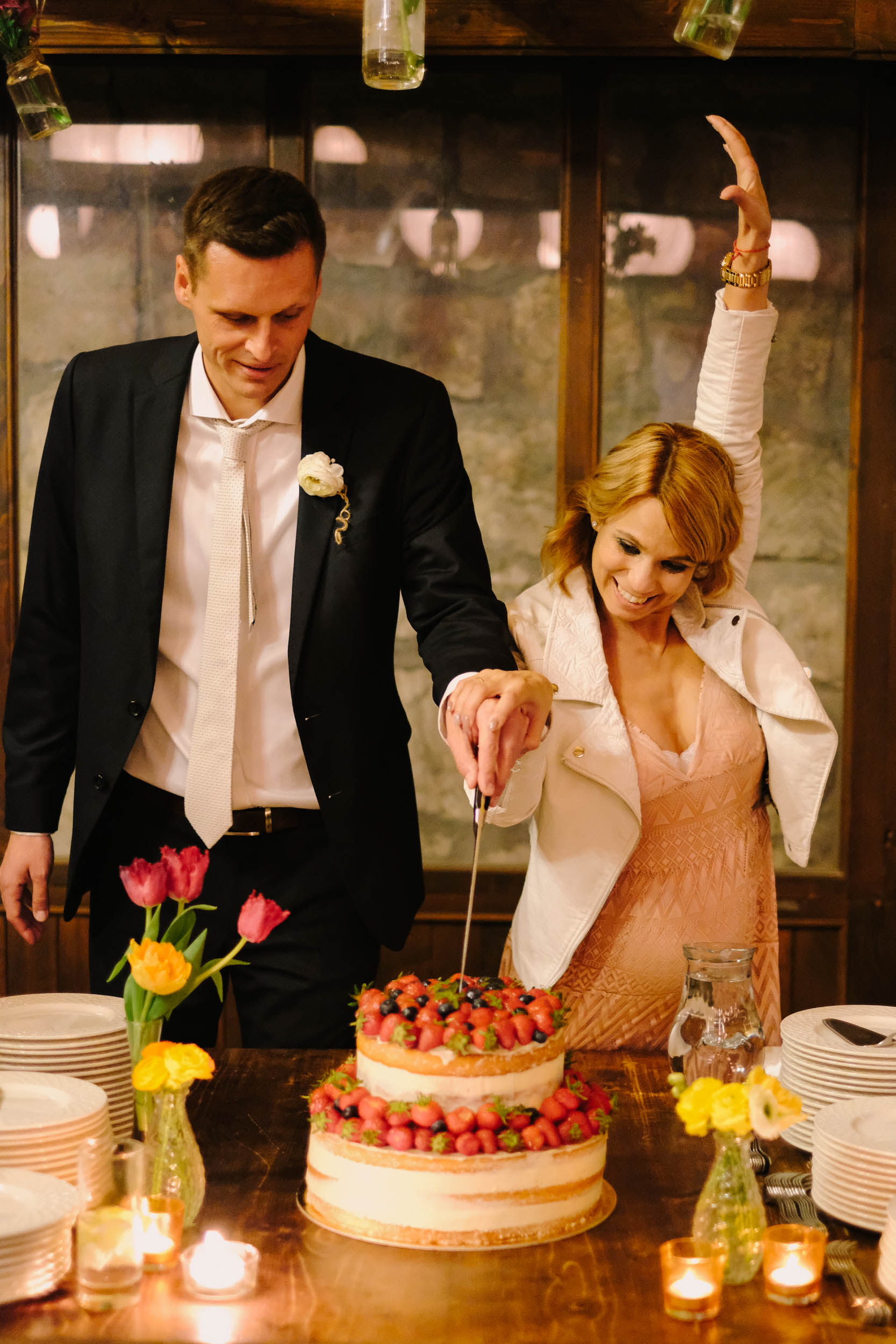 Az esküvői torta felvágása, Etyek, Rókusfalvy Birtok